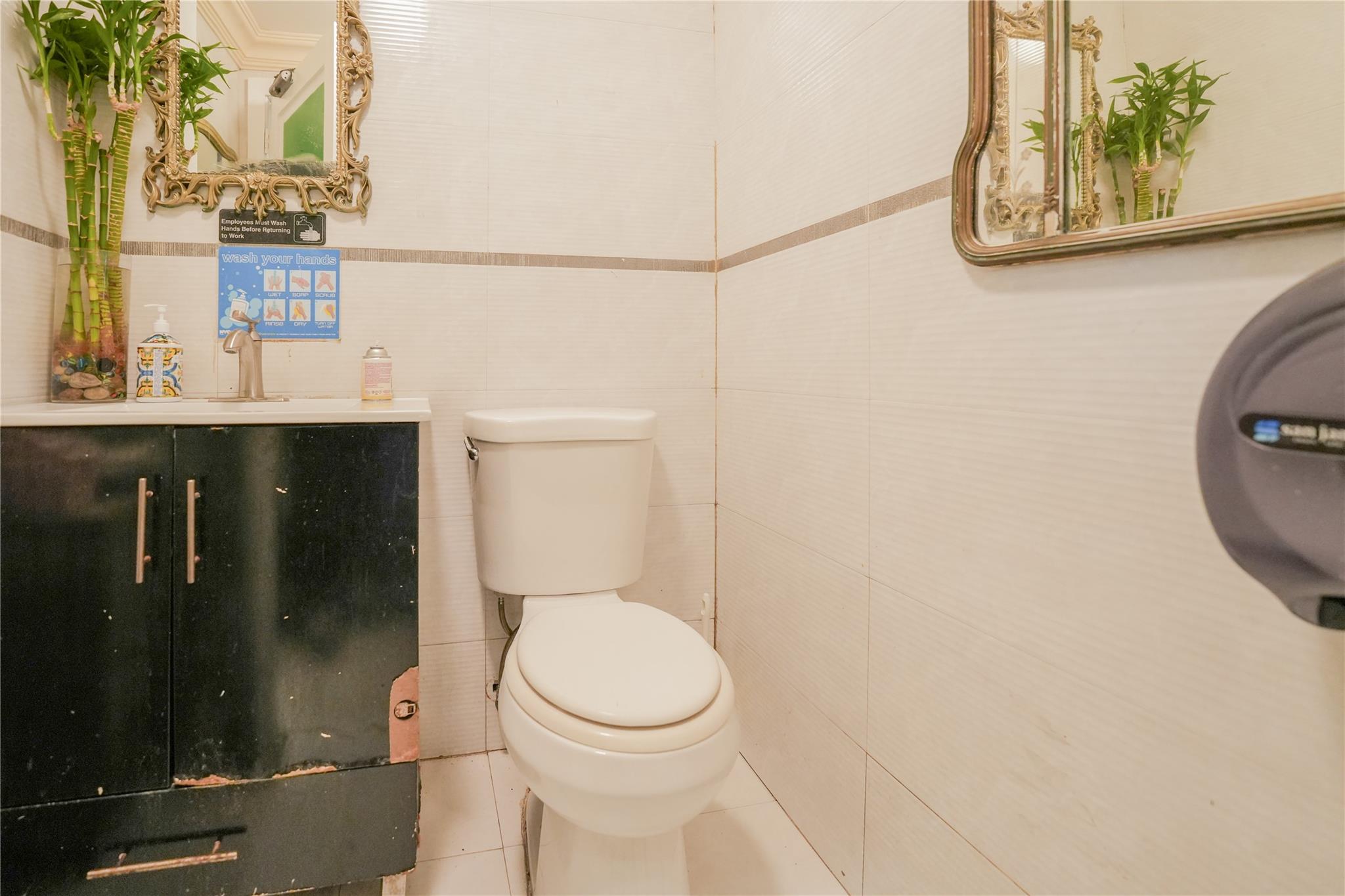 83-28 Northern Boulevard, Jackson Heights, NY 11372