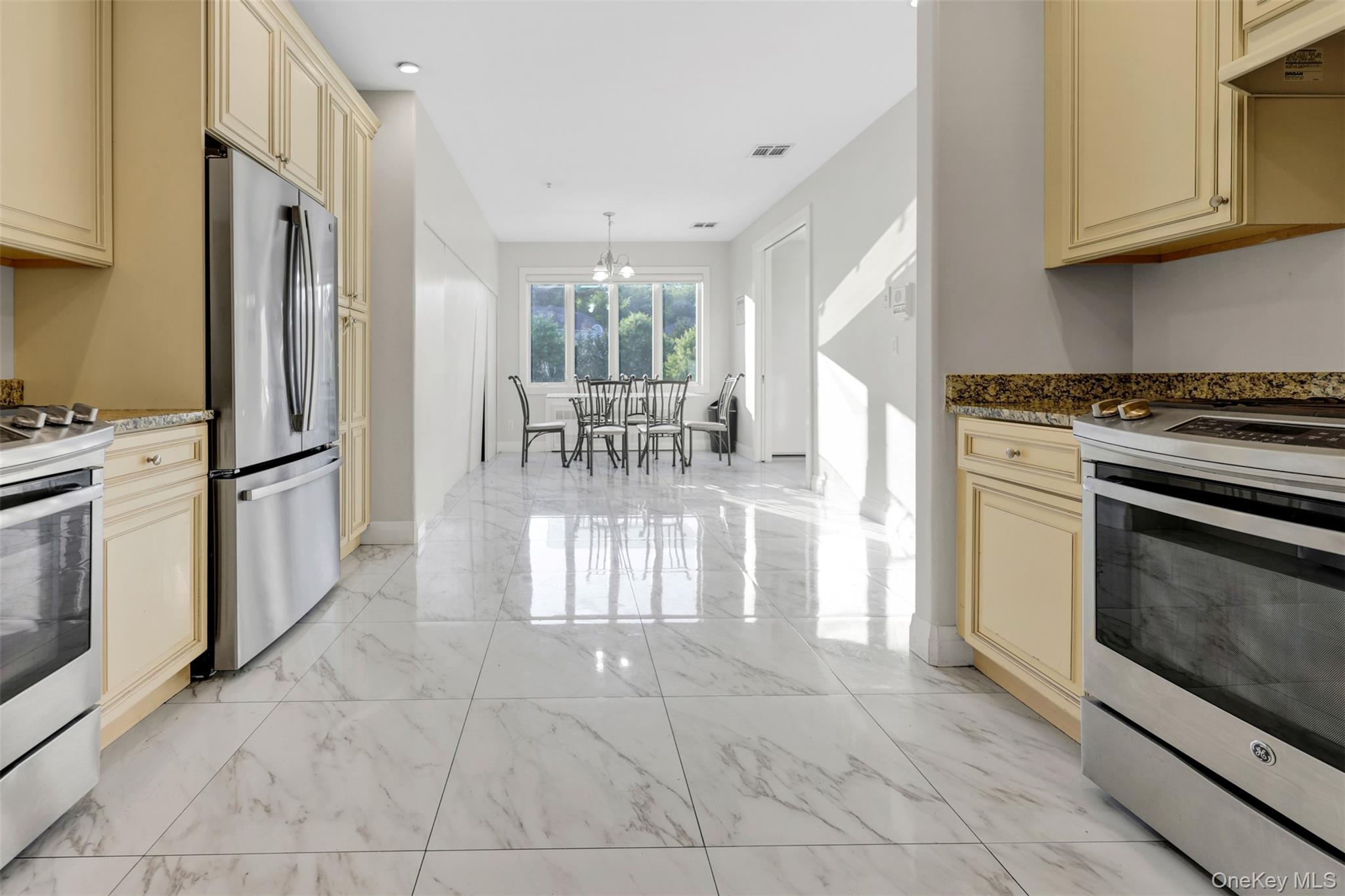 5 Rose Garden Way # 302, Monsey, NY 10952