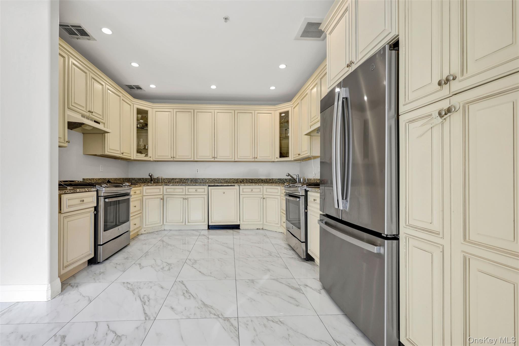 5 Rose Garden Way # 302, Monsey, NY 10952