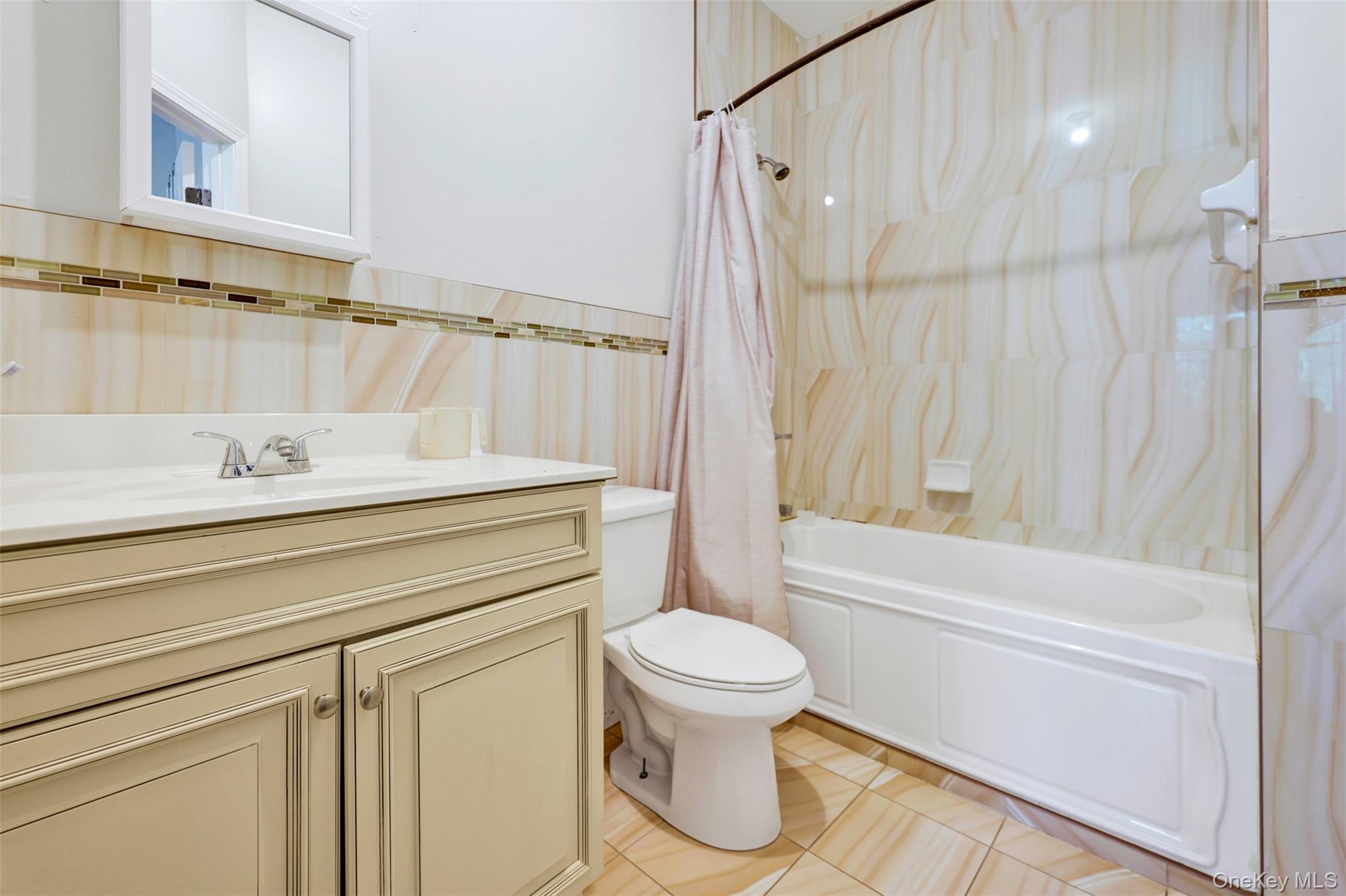 5 Rose Garden Way # 302, Monsey, NY 10952