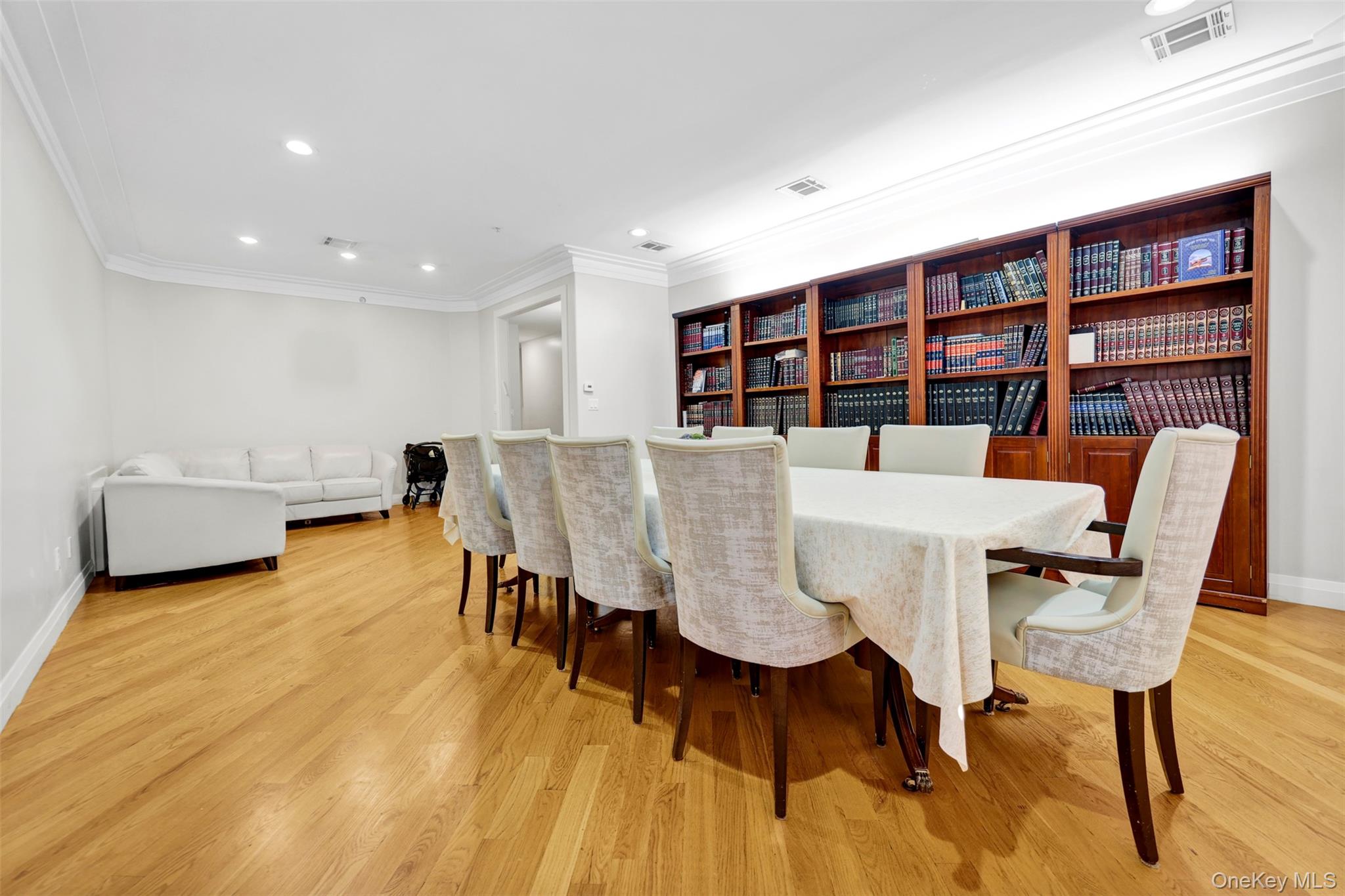 5 Rose Garden Way # 302, Monsey, NY 10952