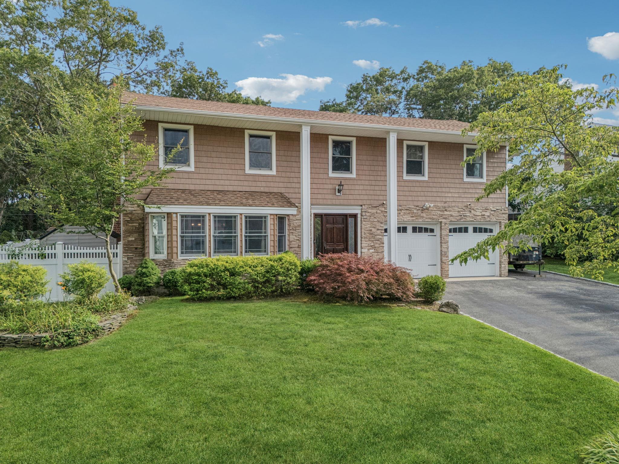 30 Abbot Road, Smithtown, NY 11787