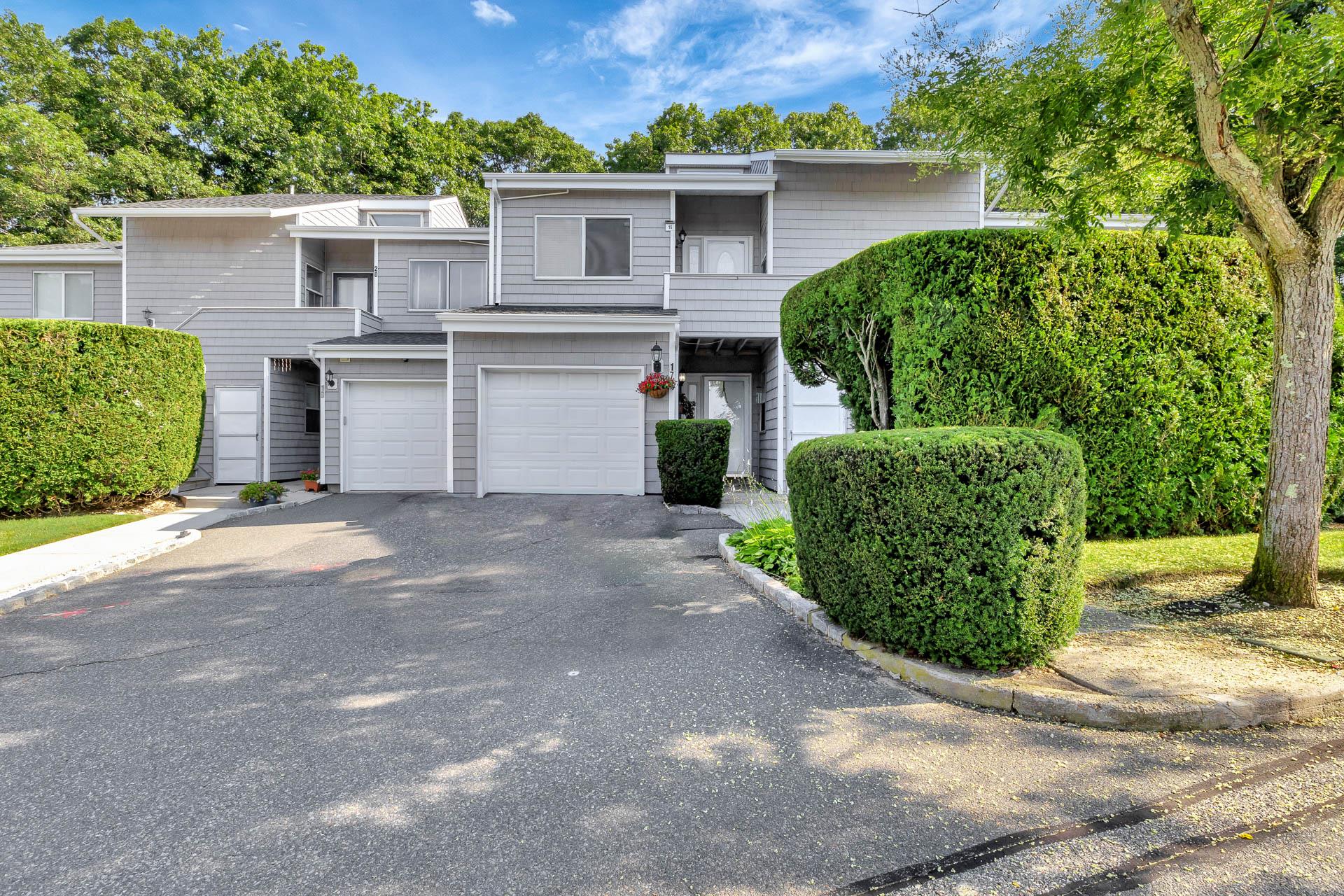 Manorville, NY 11949
