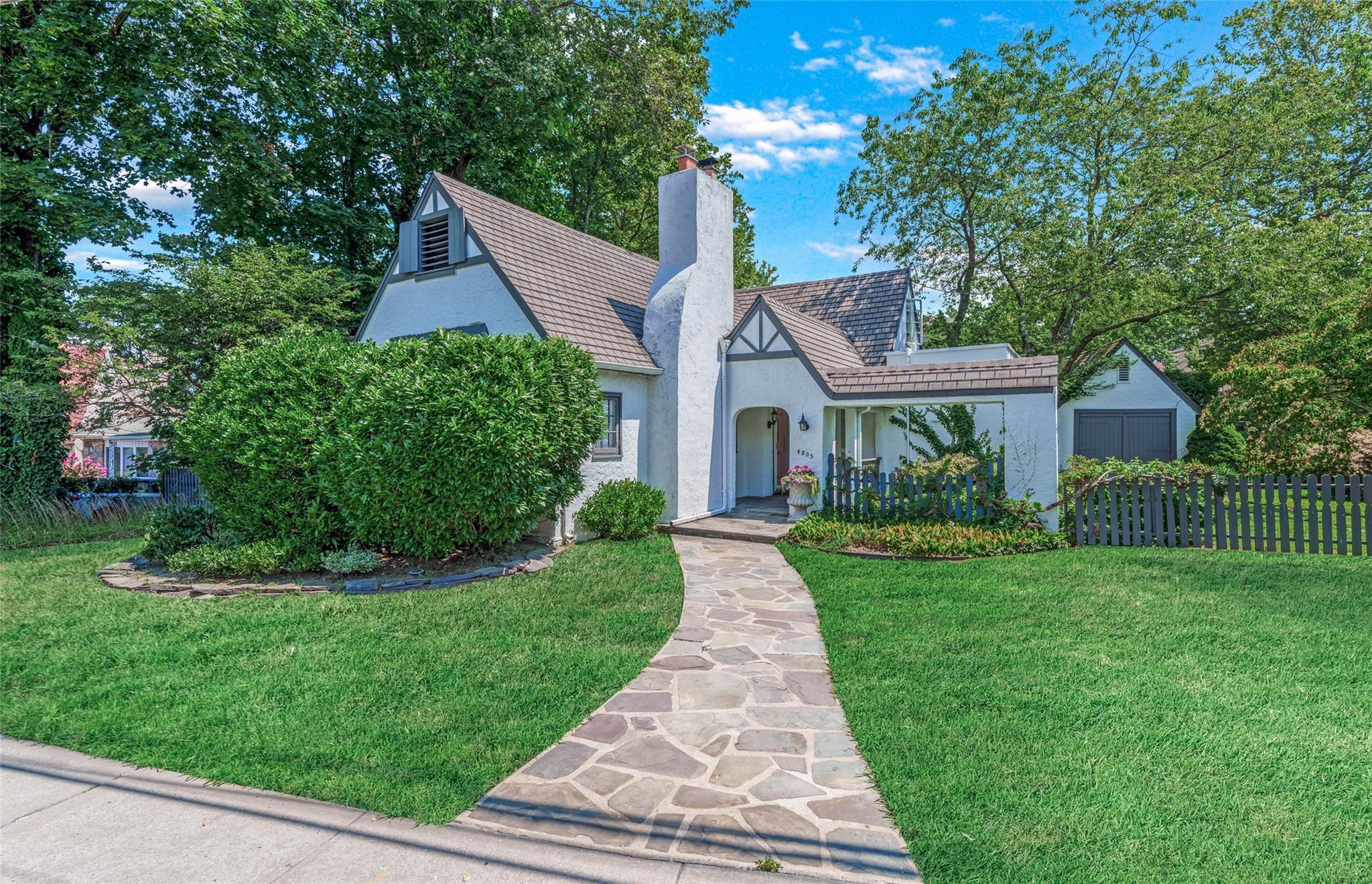 48-05 Douglaston Parkway, Douglaston, NY 11362