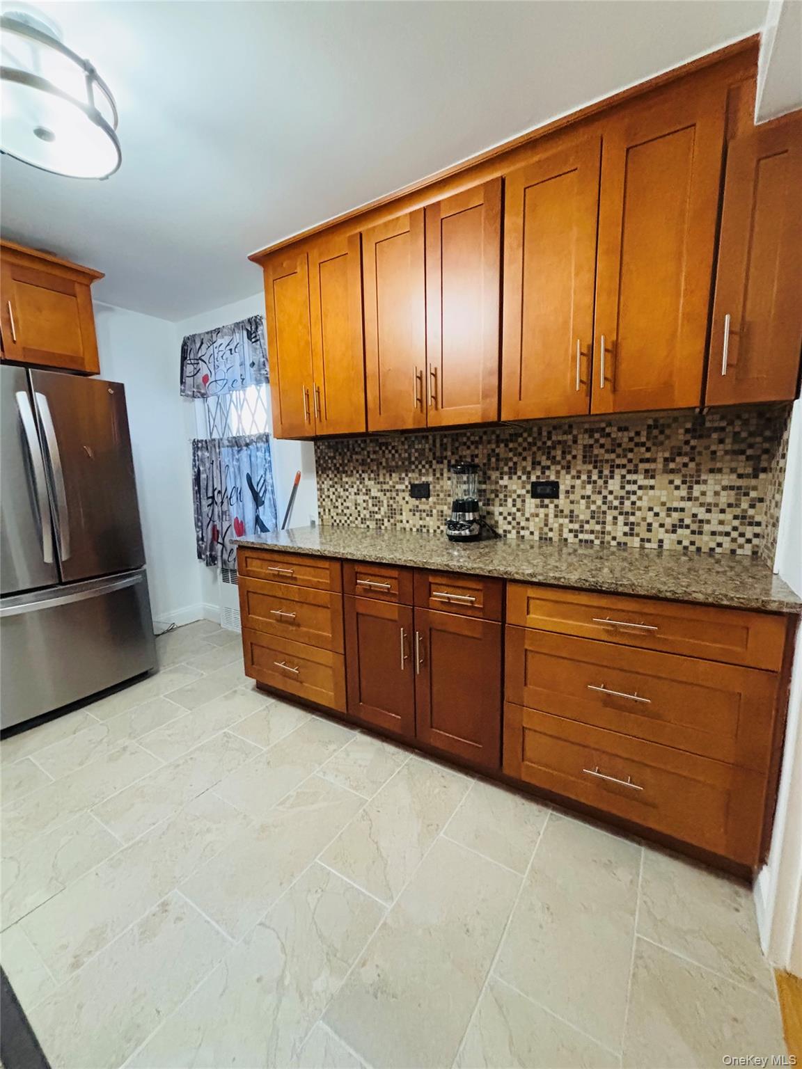 241-20 Northern Blvd # 2C, Douglaston, NY 11362