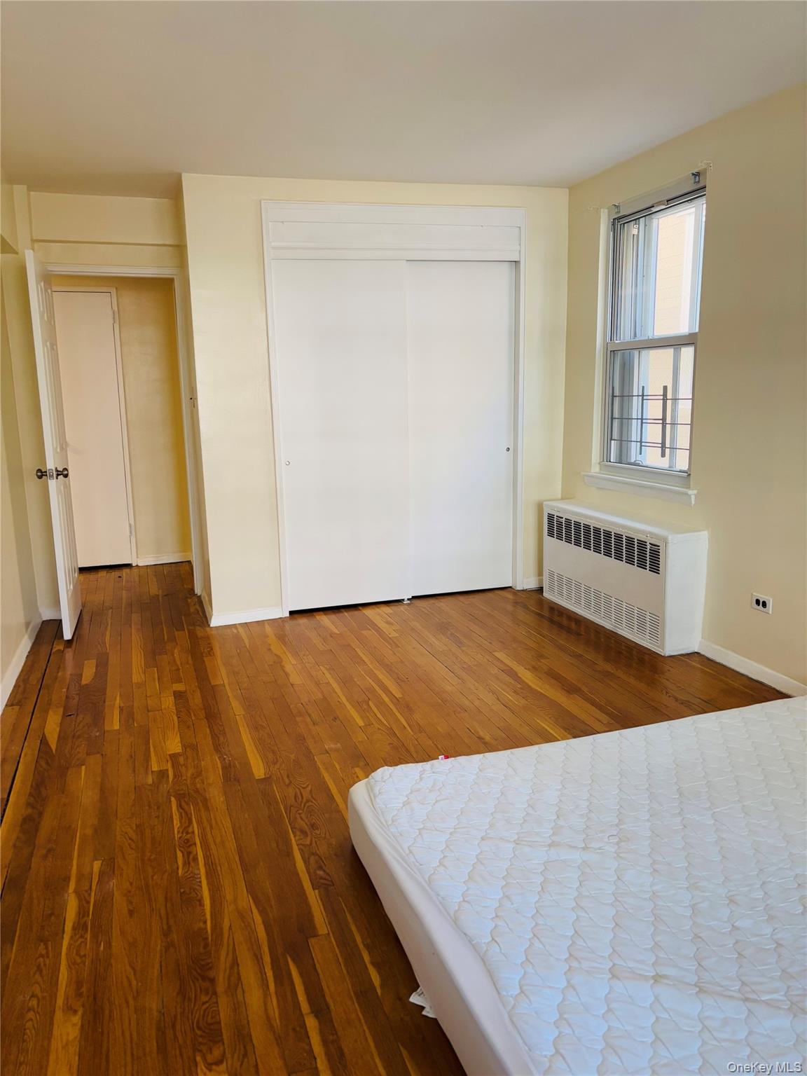 241-20 Northern Blvd # 2C, Douglaston, NY 11362