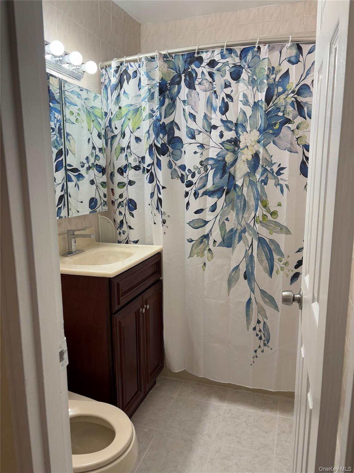 241-20 Northern Blvd # 2C, Douglaston, NY 11362