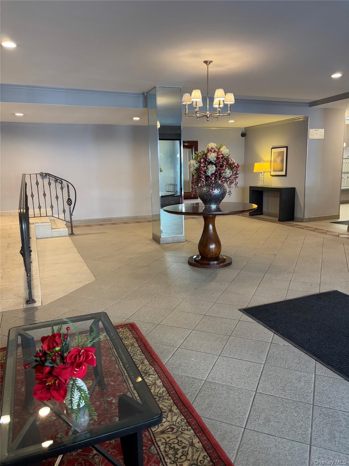 241-20 Northern Blvd # 2C, Douglaston, NY 11362