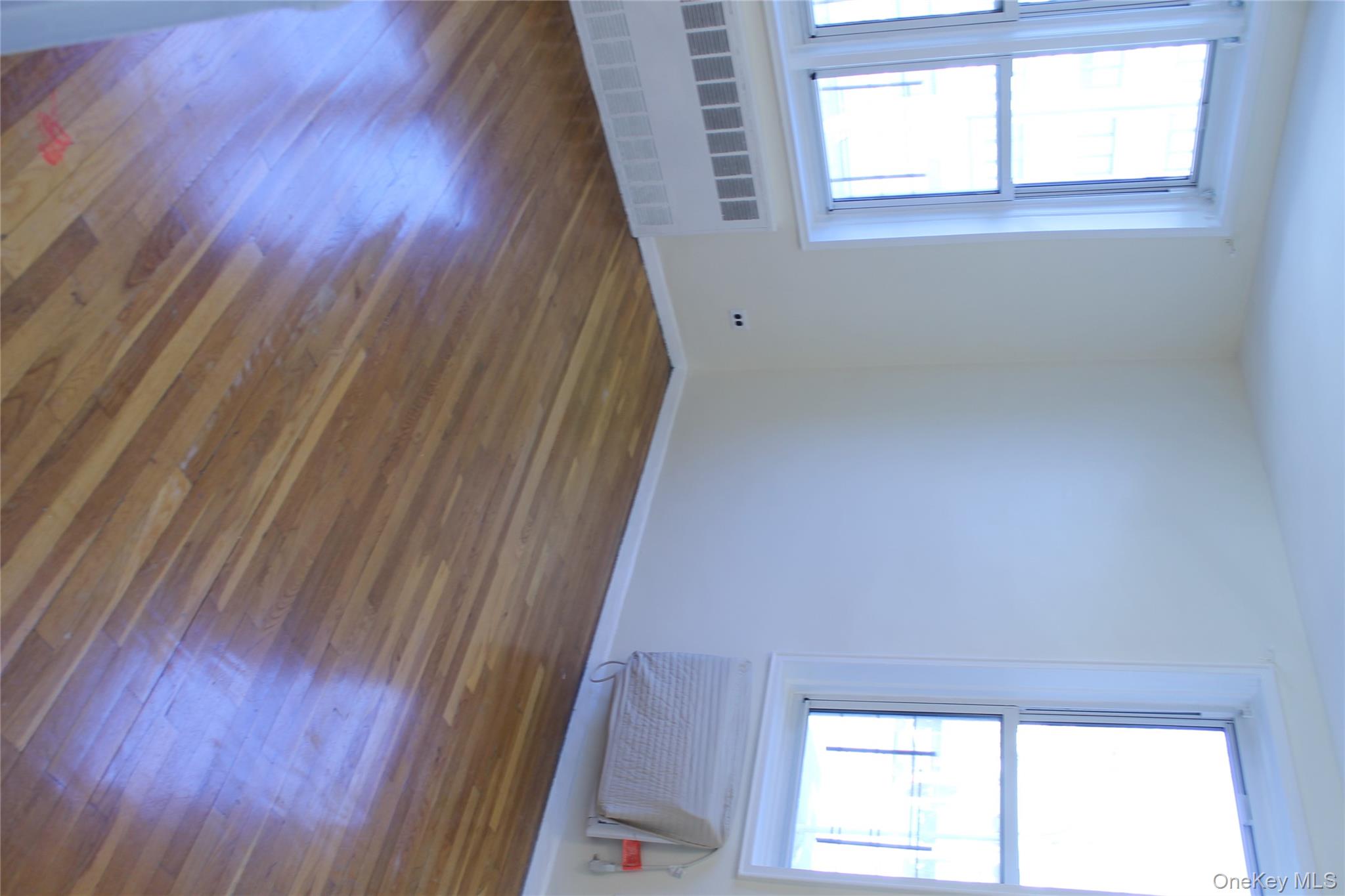 241-20 Northern Blvd # 2C, Douglaston, NY 11362