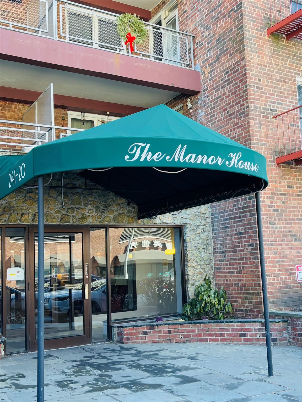 241-20 Northern Blvd # 2C, Douglaston, NY 11362