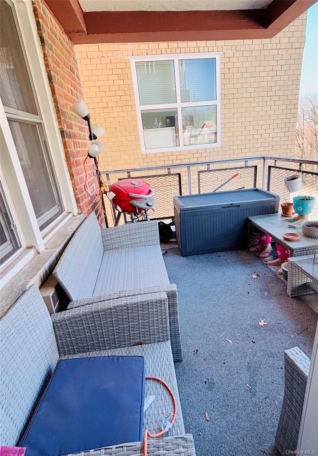 241-20 Northern Blvd # 2C, Douglaston, NY 11362