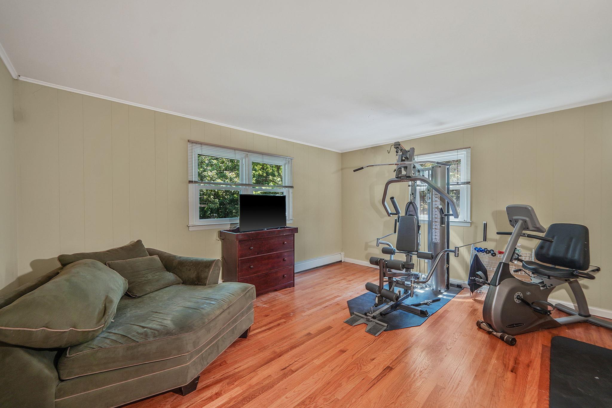 130 Parkside Avenue, Miller Place, NY 11764