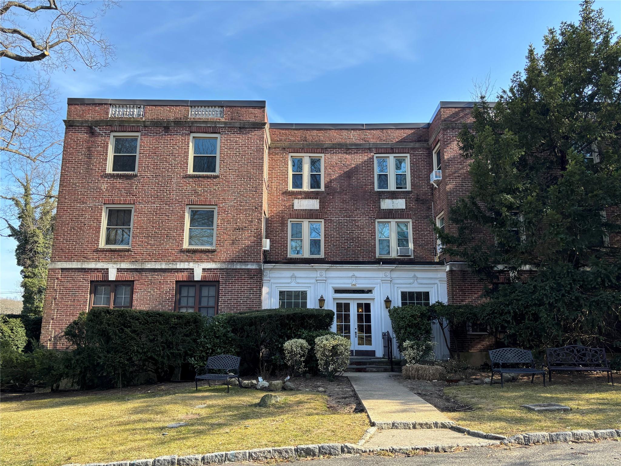 1 Ascot Ridge # 3A, Great Neck, NY 11021