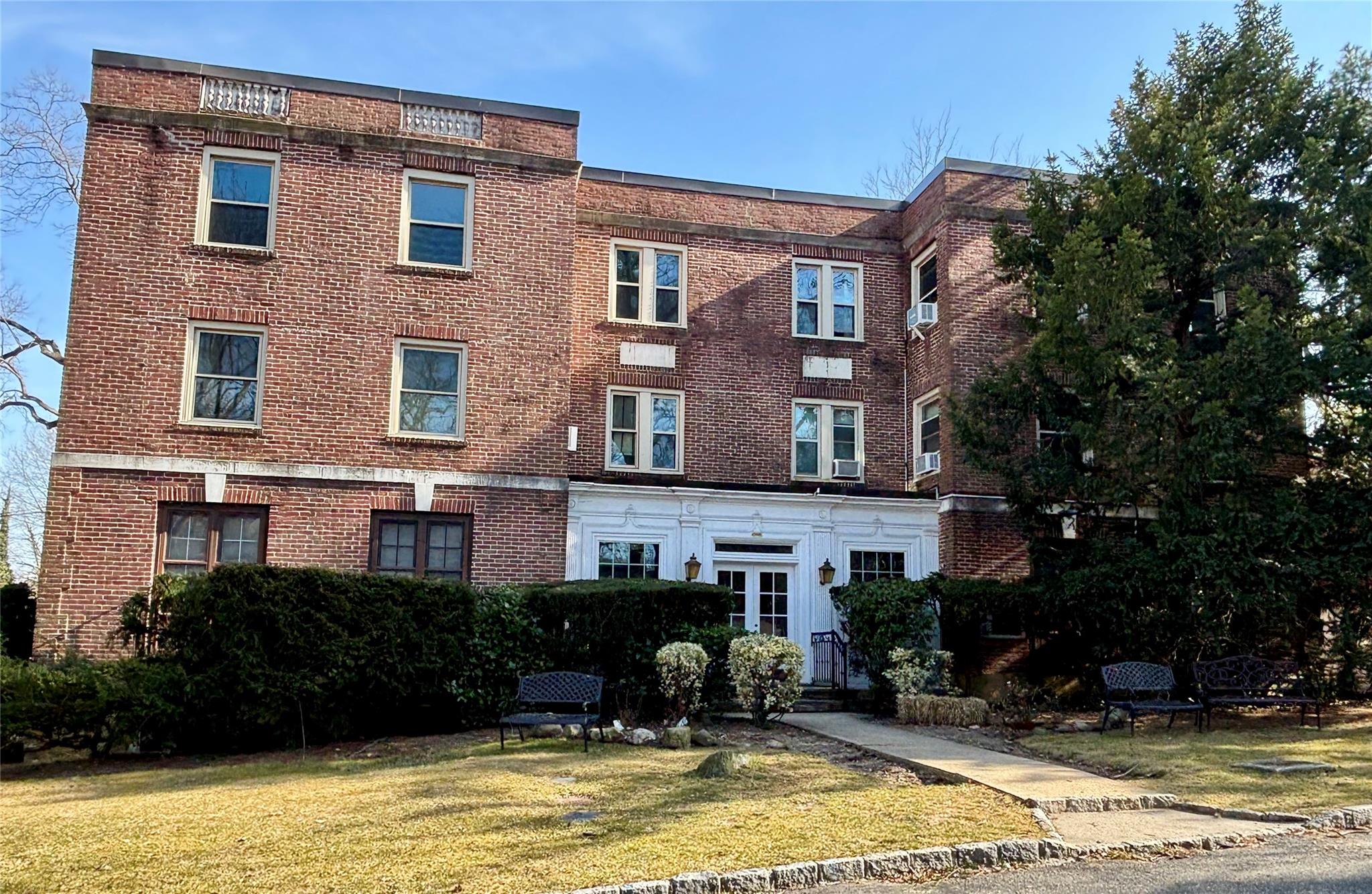 1 Ascot Ridge # 3A, Great Neck, NY 11021