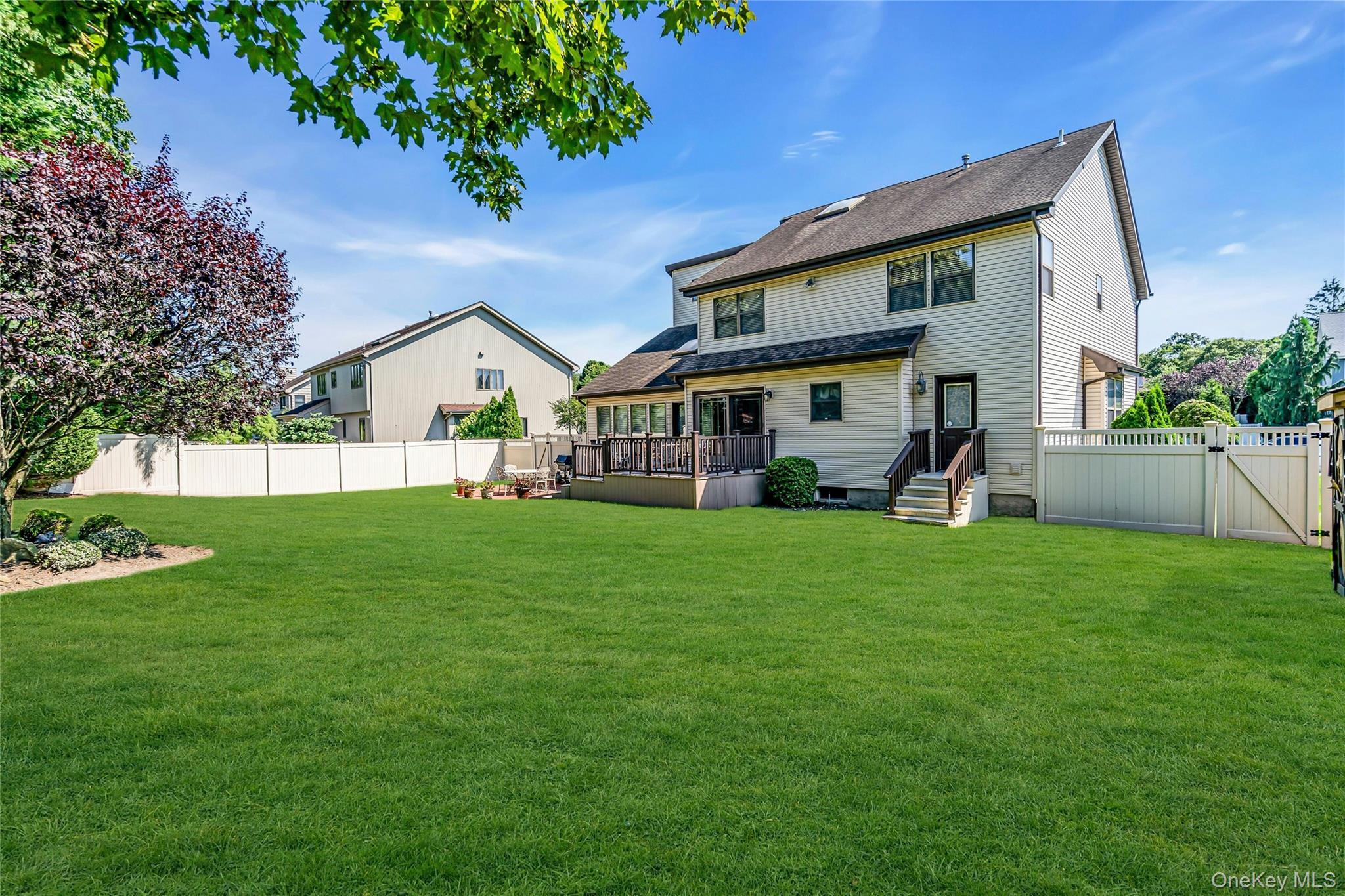 31 Daffodil Drive, Farmingdale, NY 11735