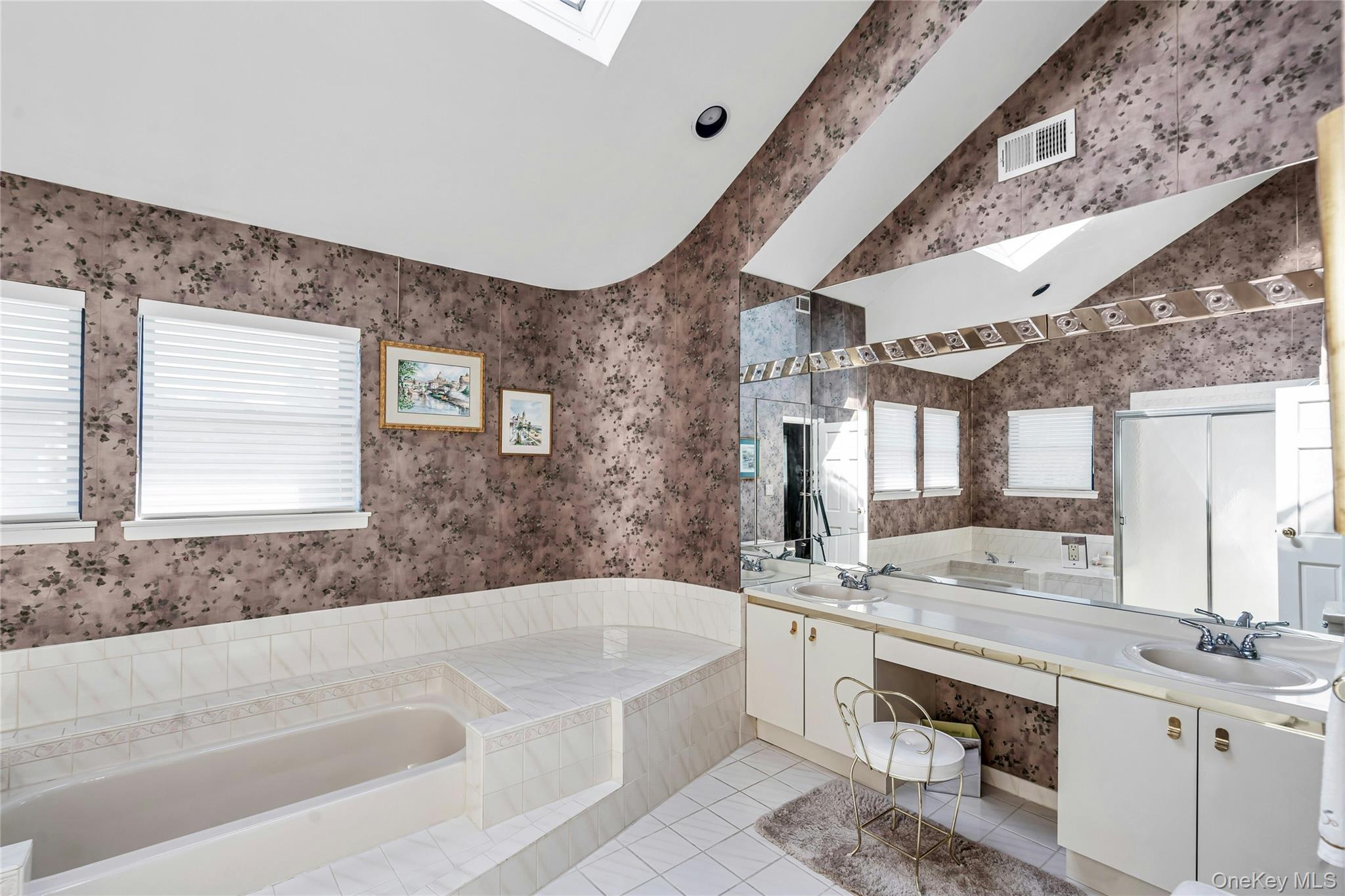 31 Daffodil Drive, Farmingdale, NY 11735