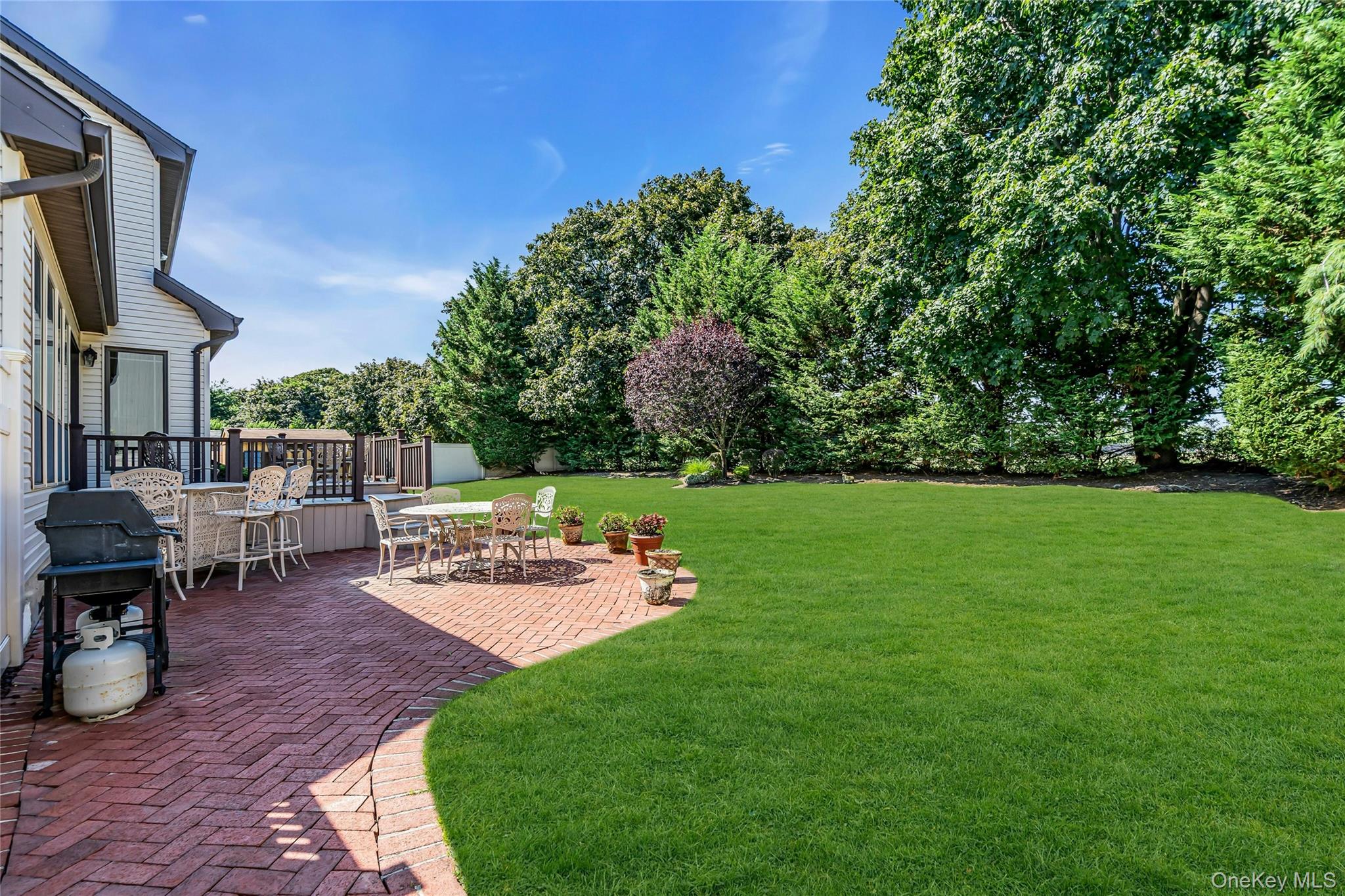 31 Daffodil Drive, Farmingdale, NY 11735