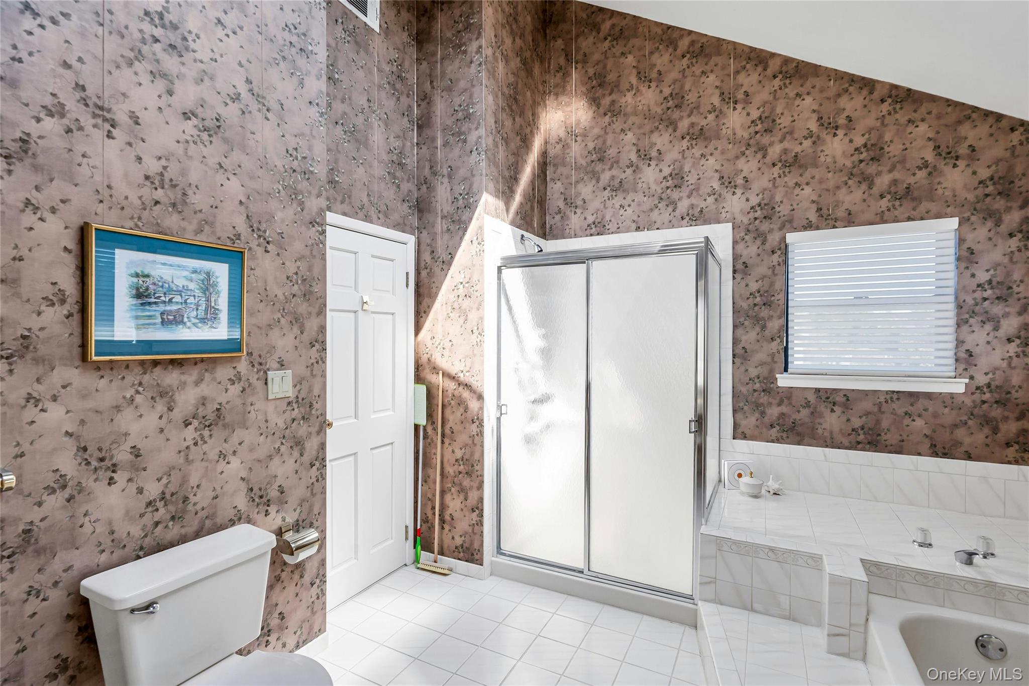 31 Daffodil Drive, Farmingdale, NY 11735