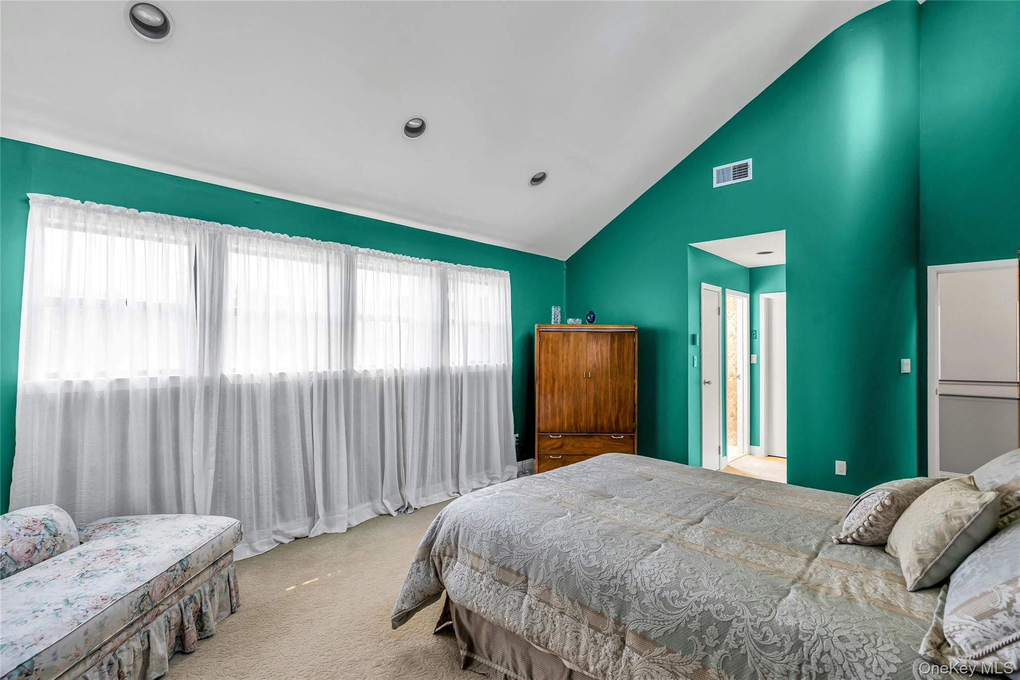 31 Daffodil Drive, Farmingdale, NY 11735