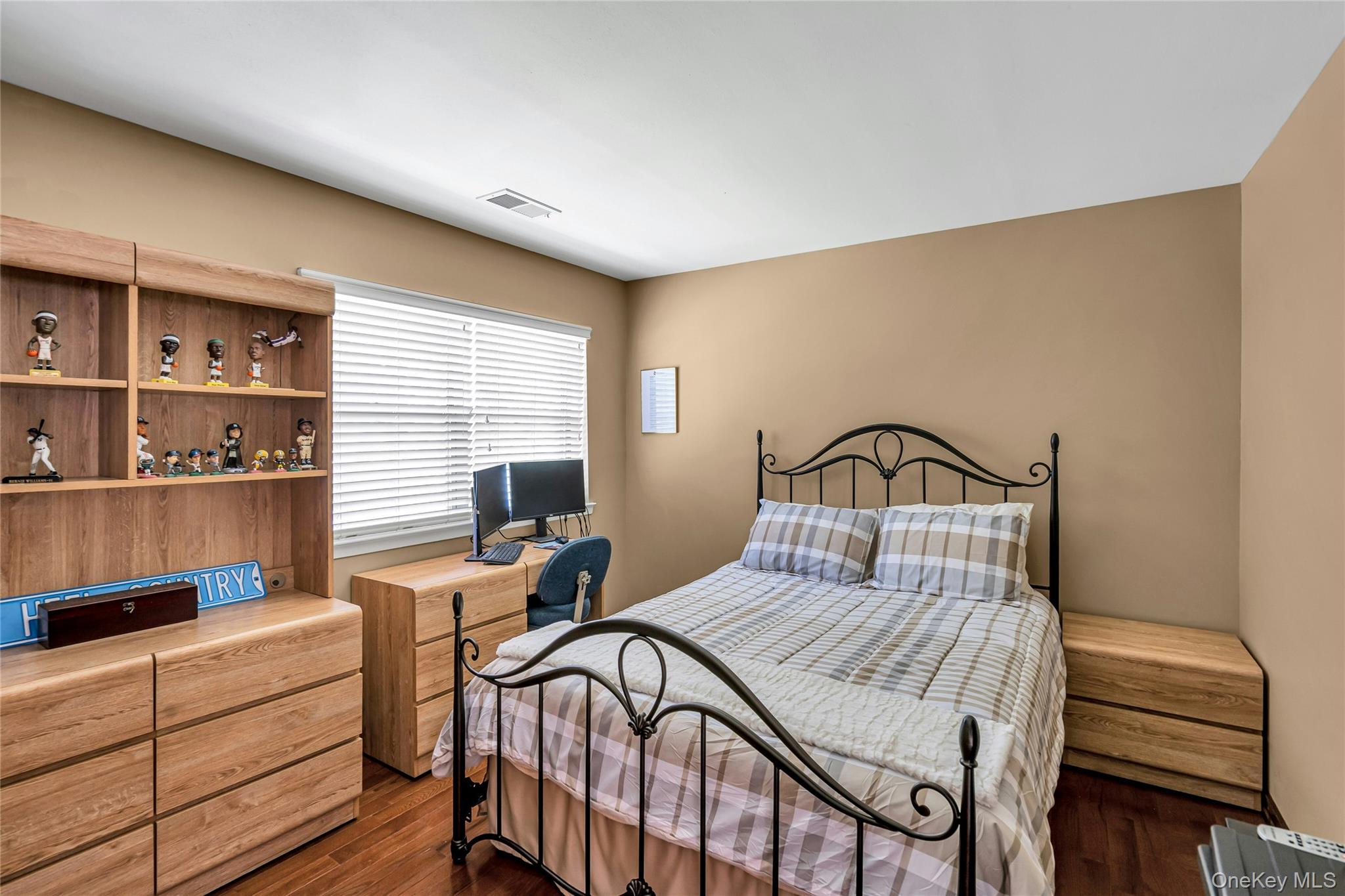 31 Daffodil Drive, Farmingdale, NY 11735