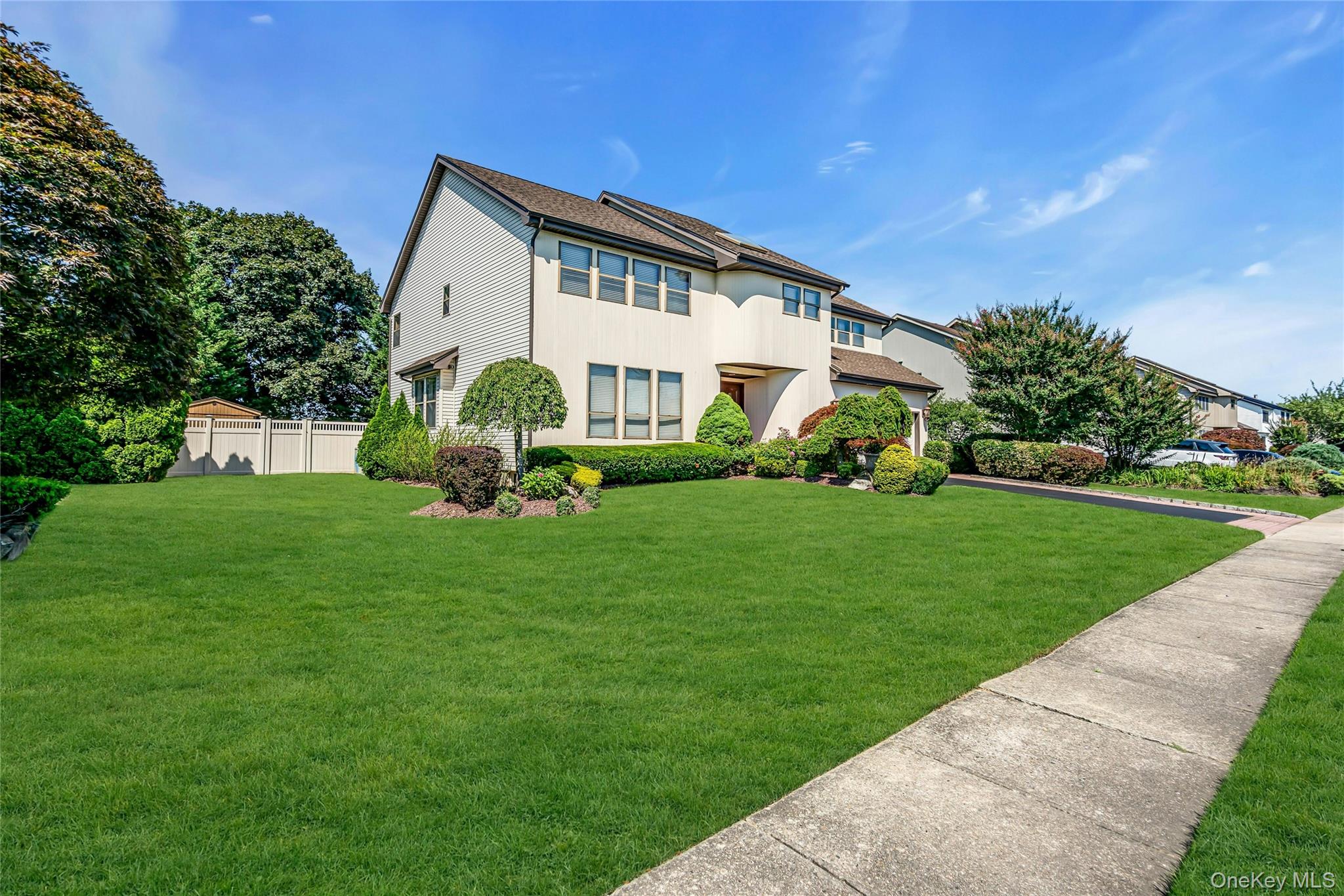 31 Daffodil Drive, Farmingdale, NY 11735