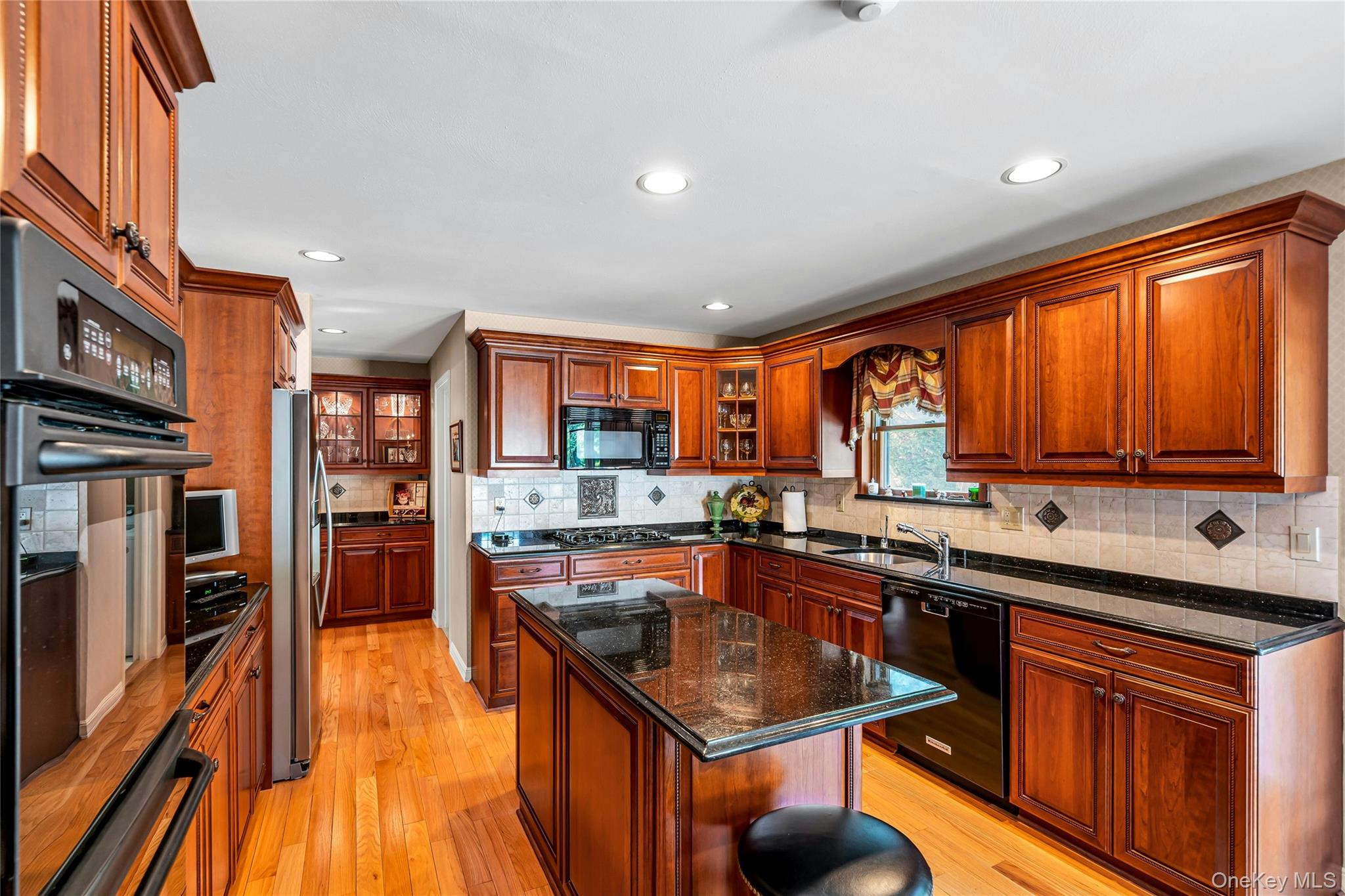 31 Daffodil Drive, Farmingdale, NY 11735