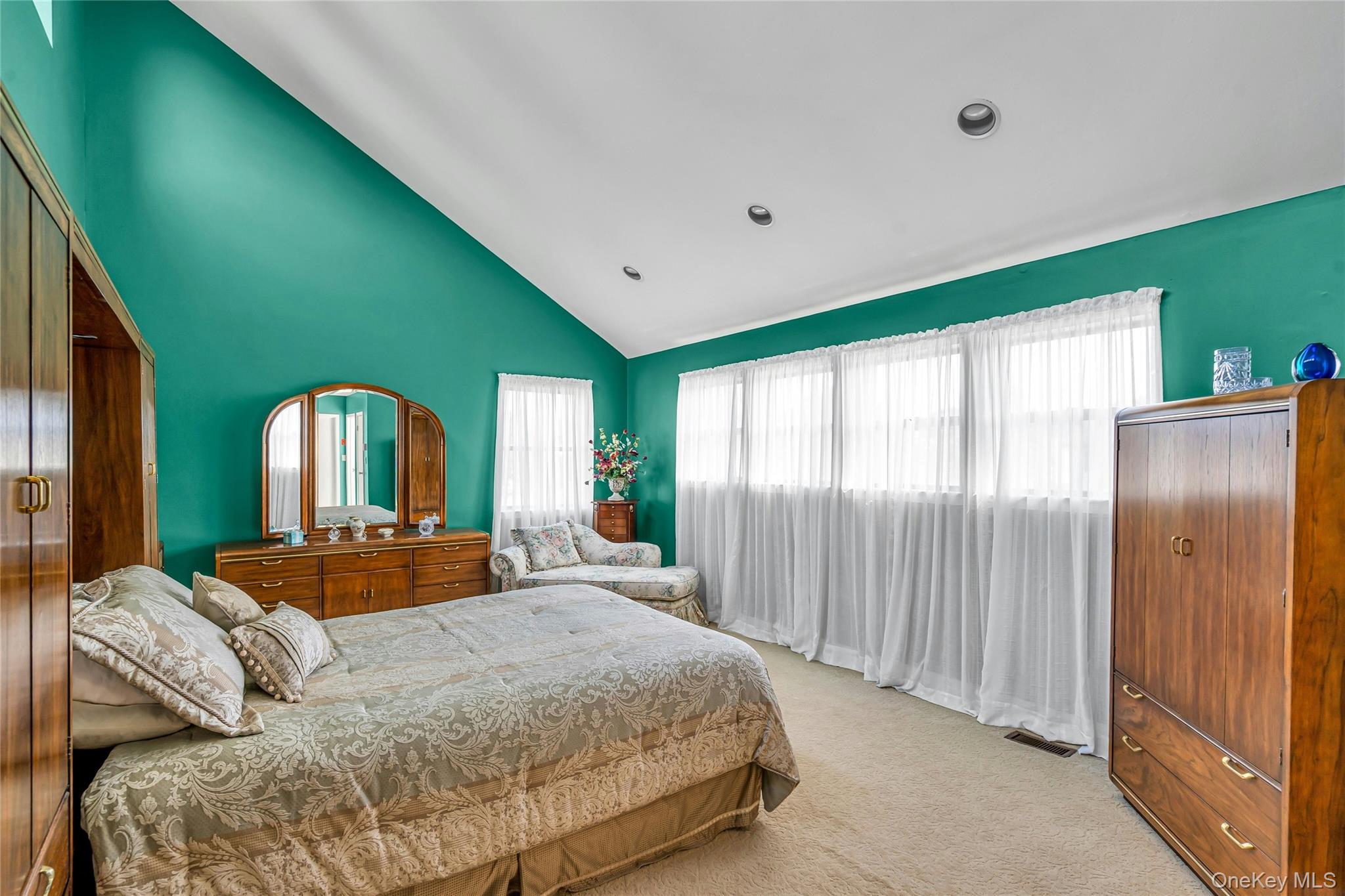 31 Daffodil Drive, Farmingdale, NY 11735