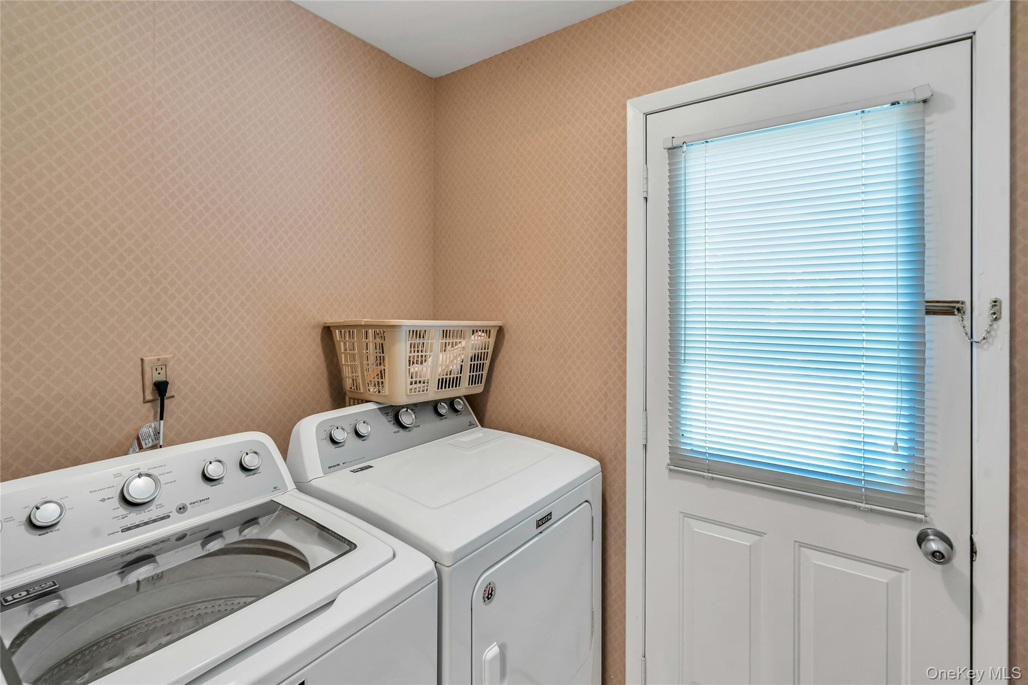 31 Daffodil Drive, Farmingdale, NY 11735