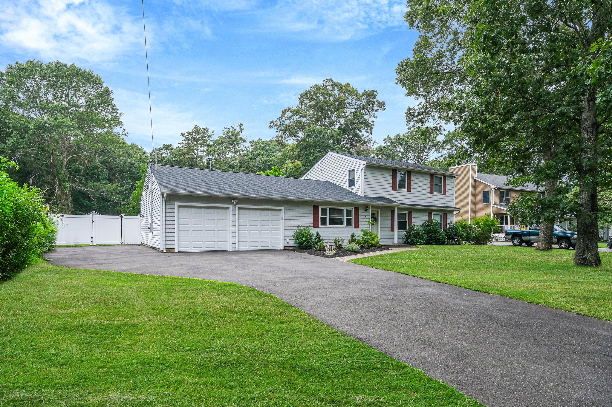6 Halsey Manor Road, Manorville, NY 11949