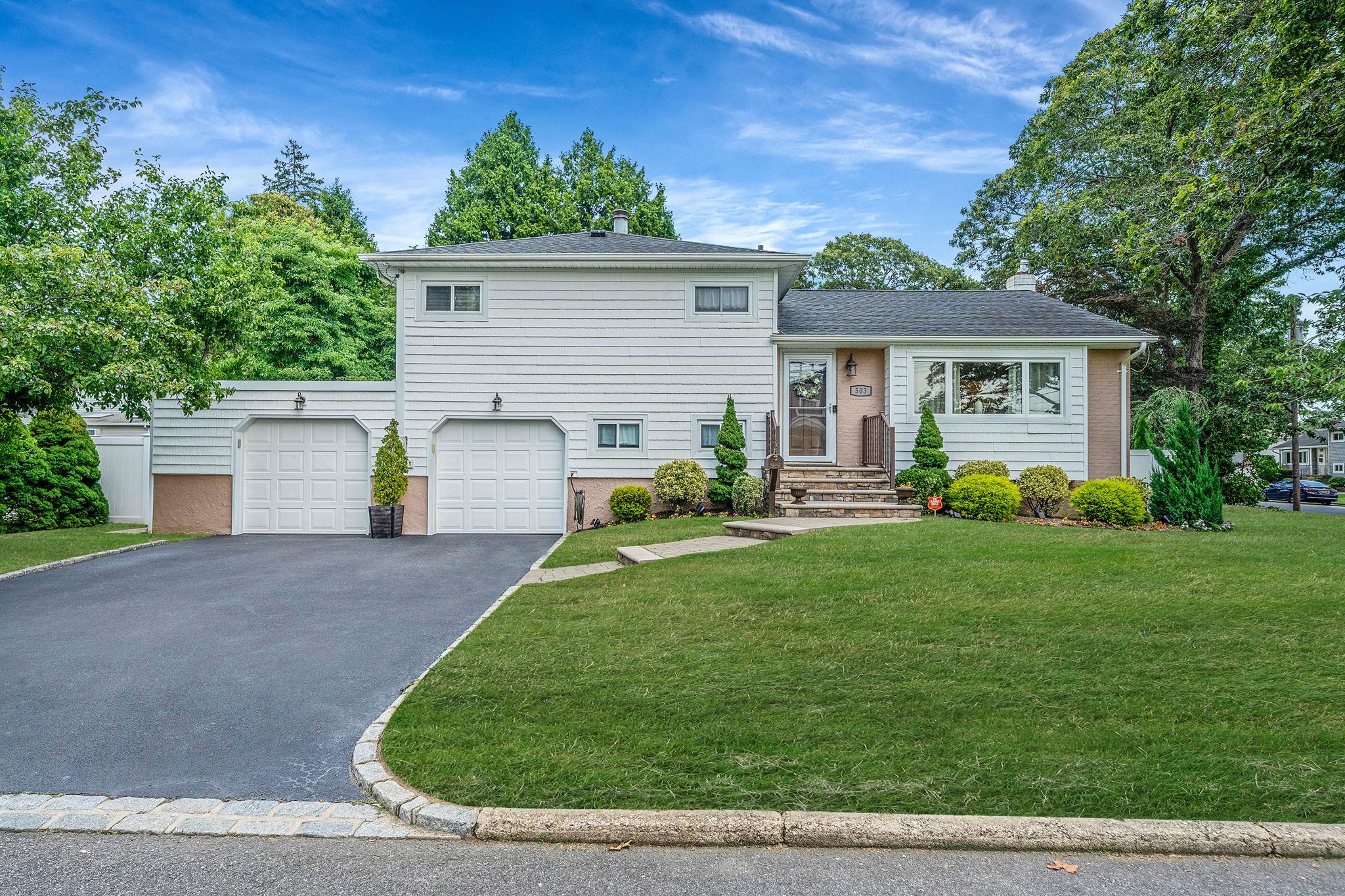 503 Thorn Street, North Babylon, NY 11703