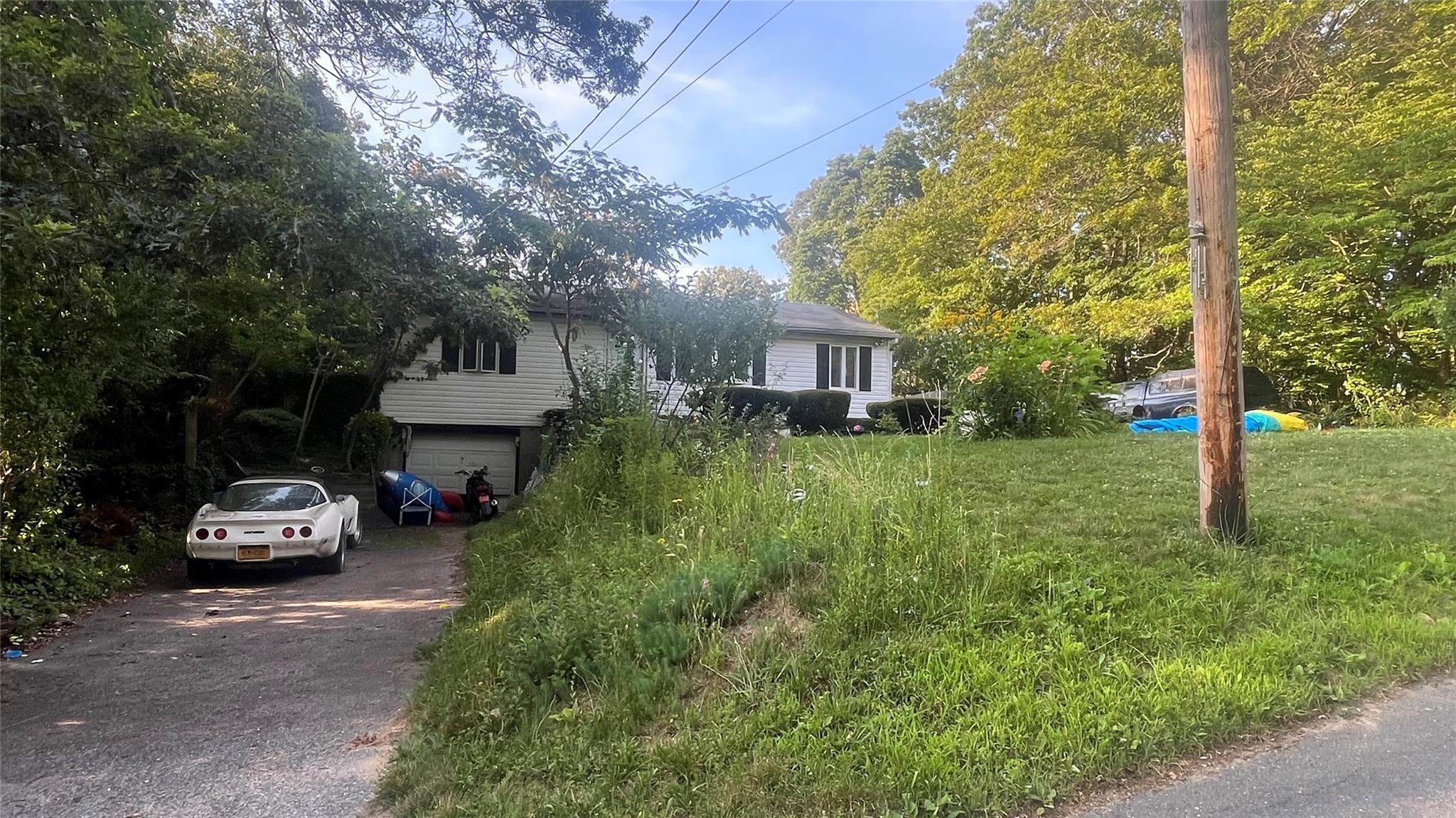 65 Maple Lane, Medford, NY 11763