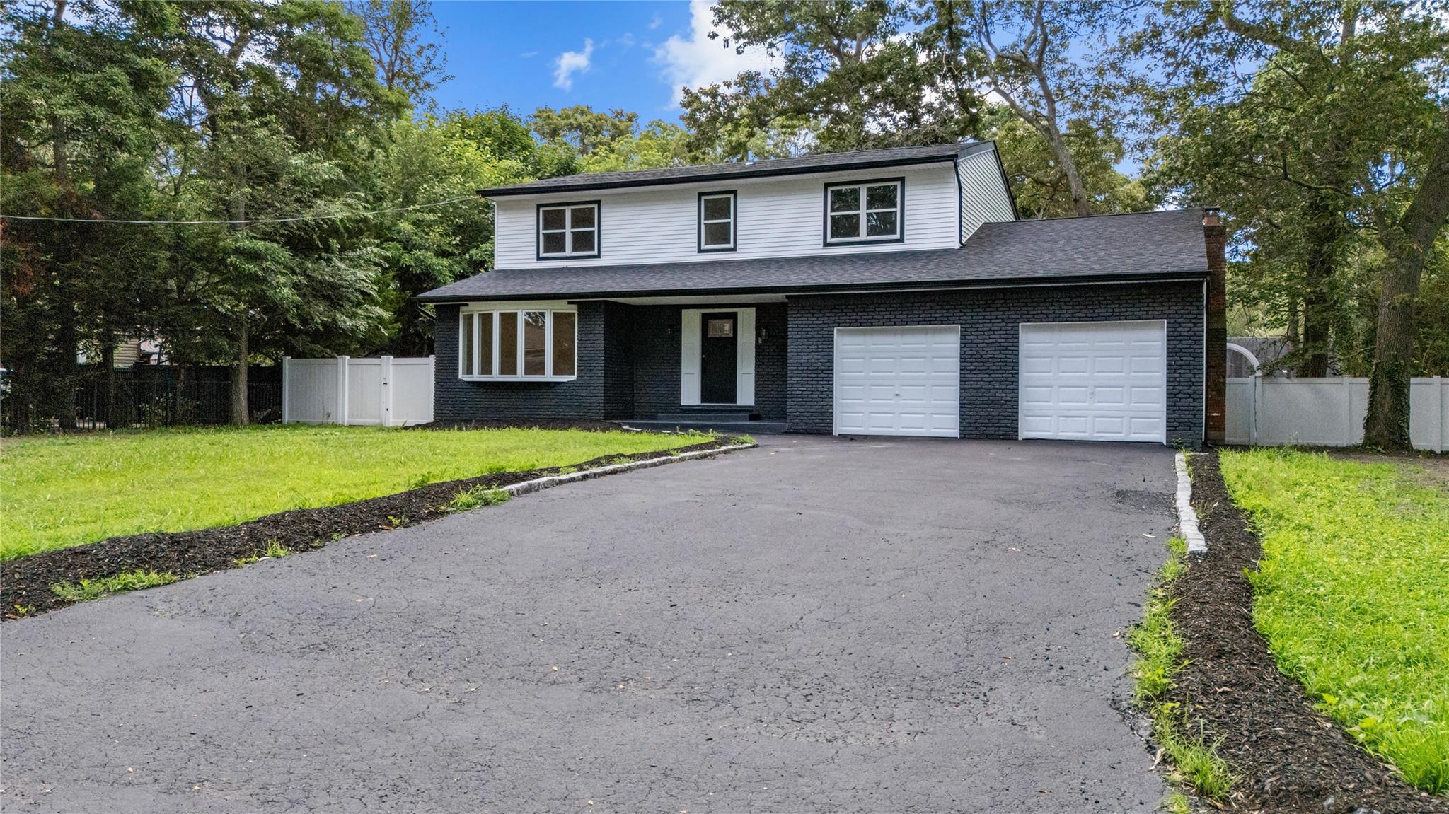 44 Oakdale Avenue, Selden, NY 11784