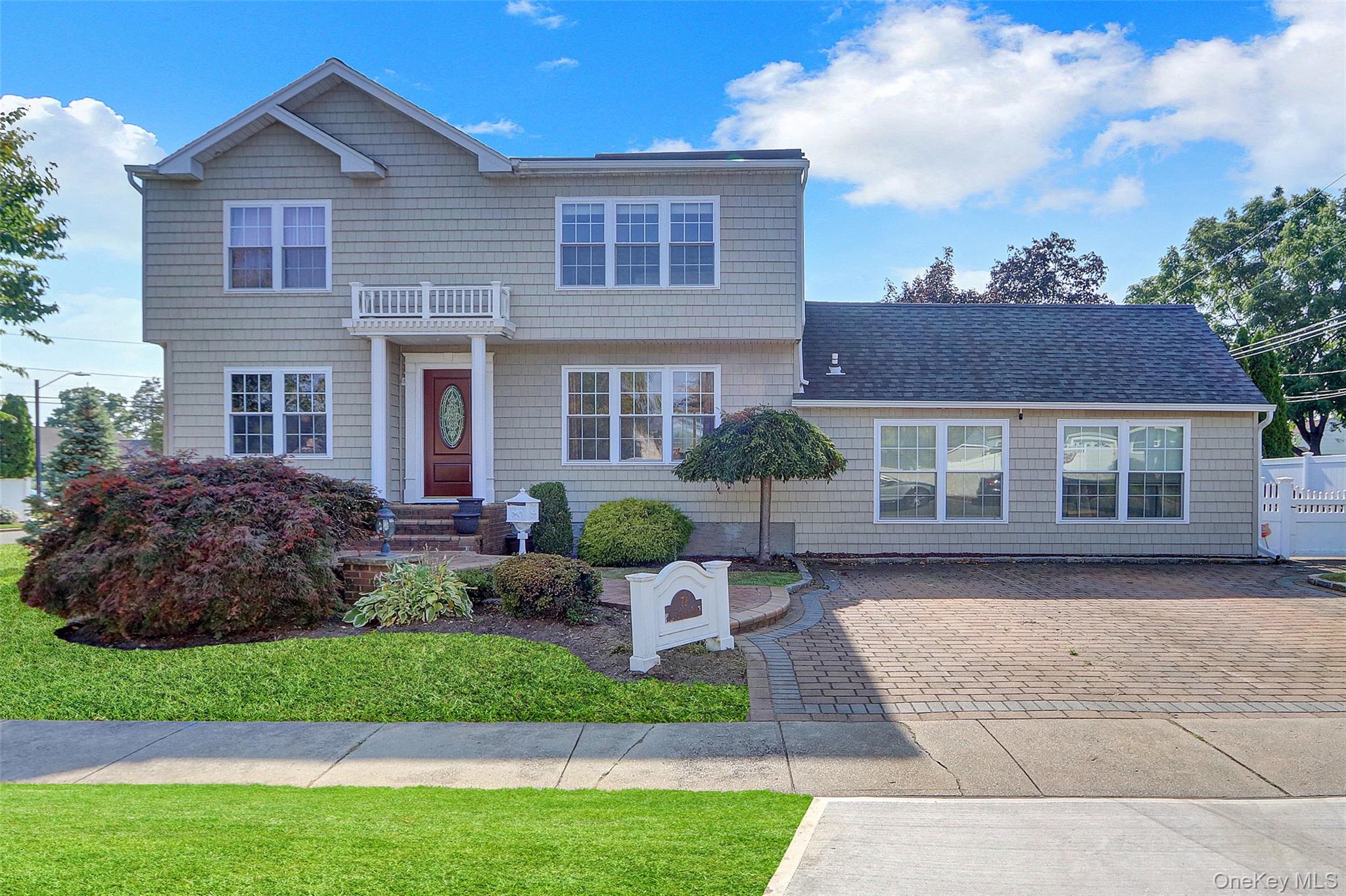 72 N Fordham Road, Hicksville, NY 11801