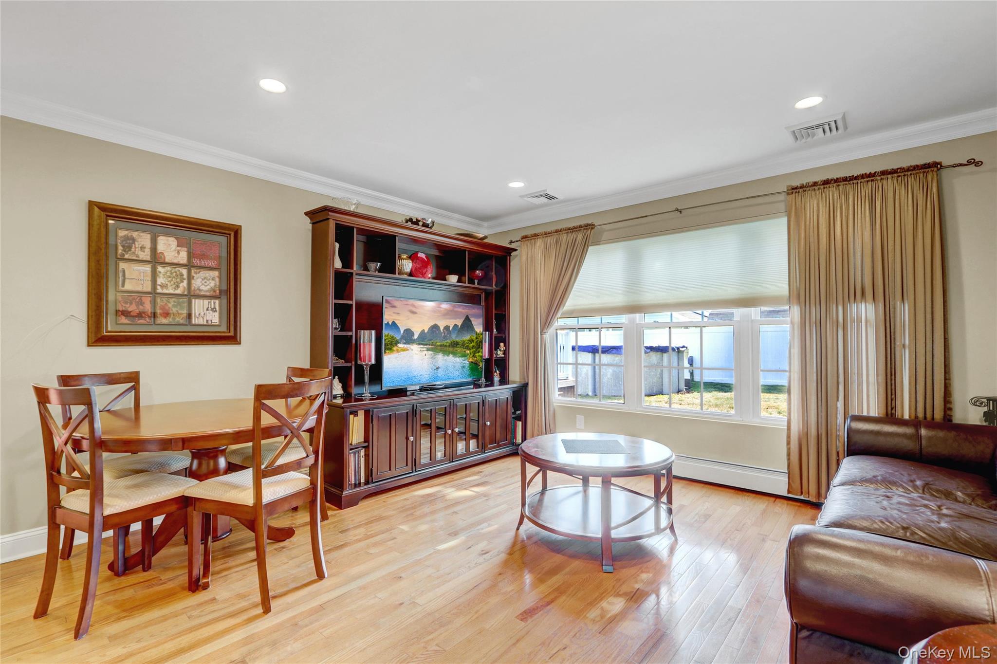 72 N Fordham Road, Hicksville, NY 11801