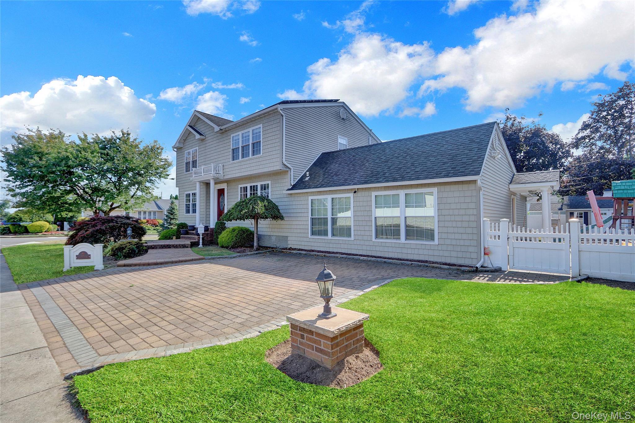 72 N Fordham Road, Hicksville, NY 11801