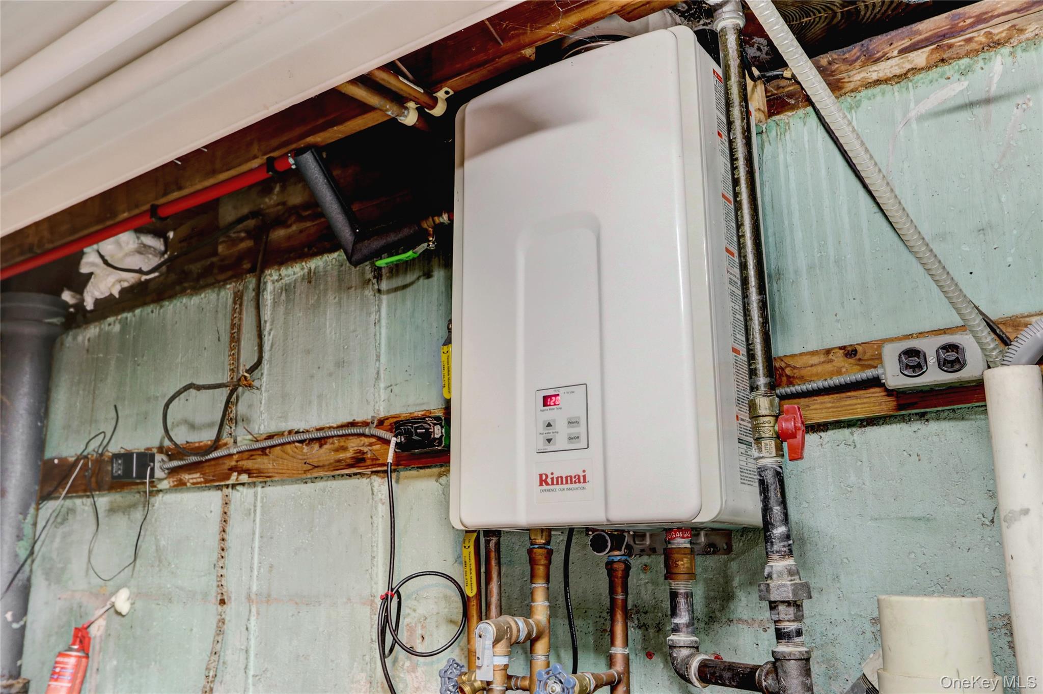 72 N Fordham Road, Hicksville, NY 11801