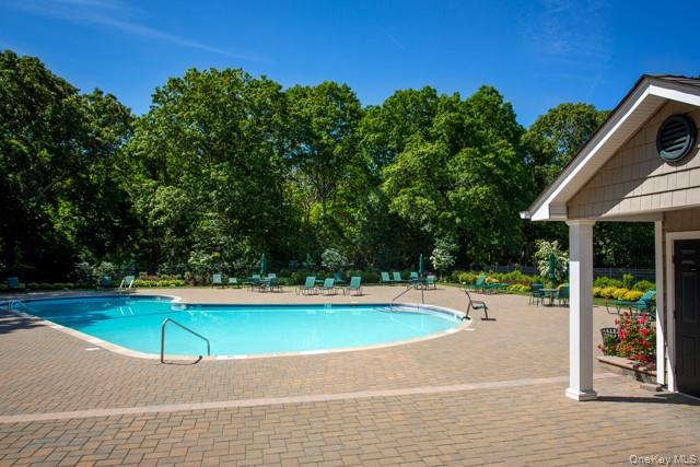 17 Quentin Place # 1701B, Coram, NY 11727