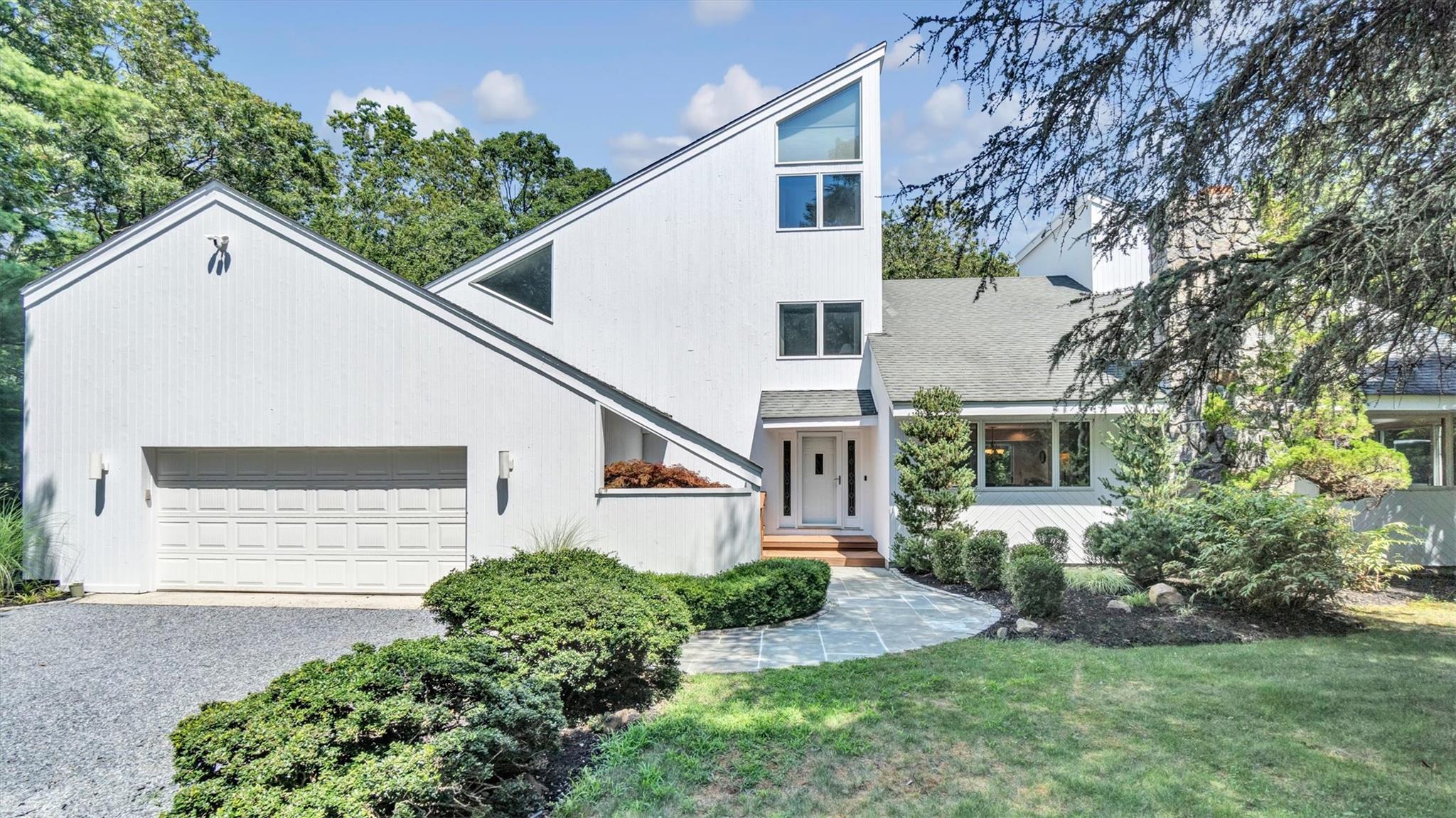 80 Inlet View E Path, East Moriches, NY 11940