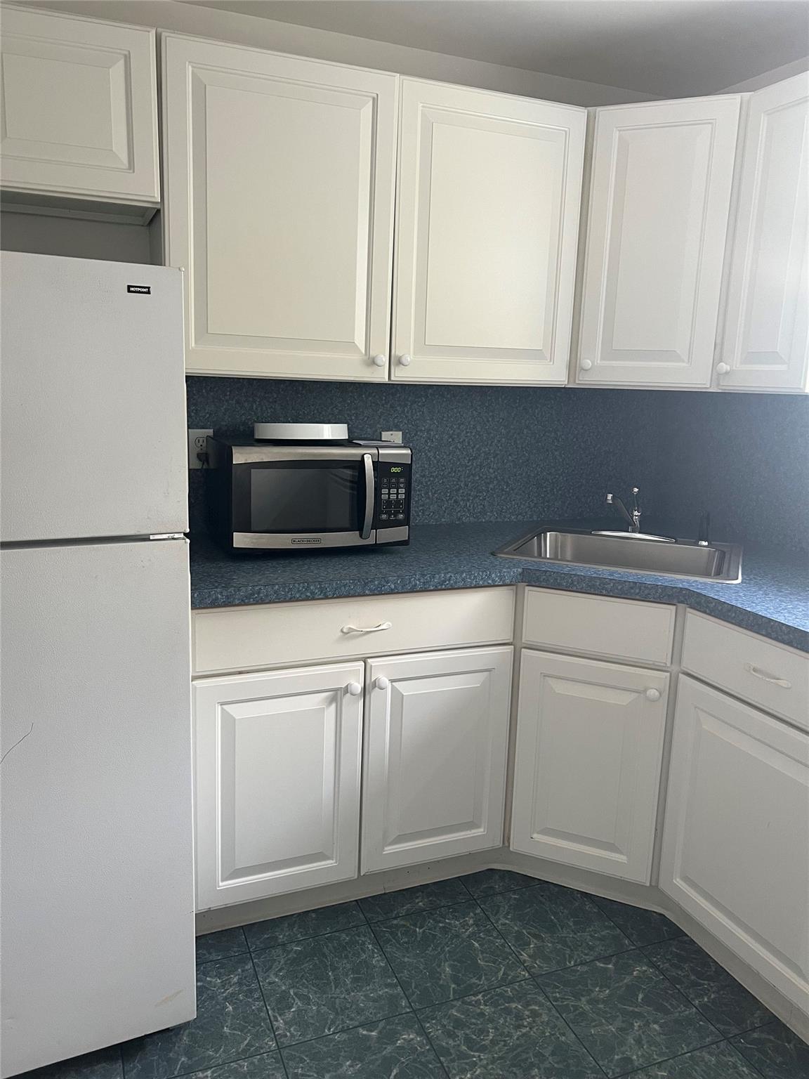 121 Sullivan Avenue, Farmingdale, NY 11735