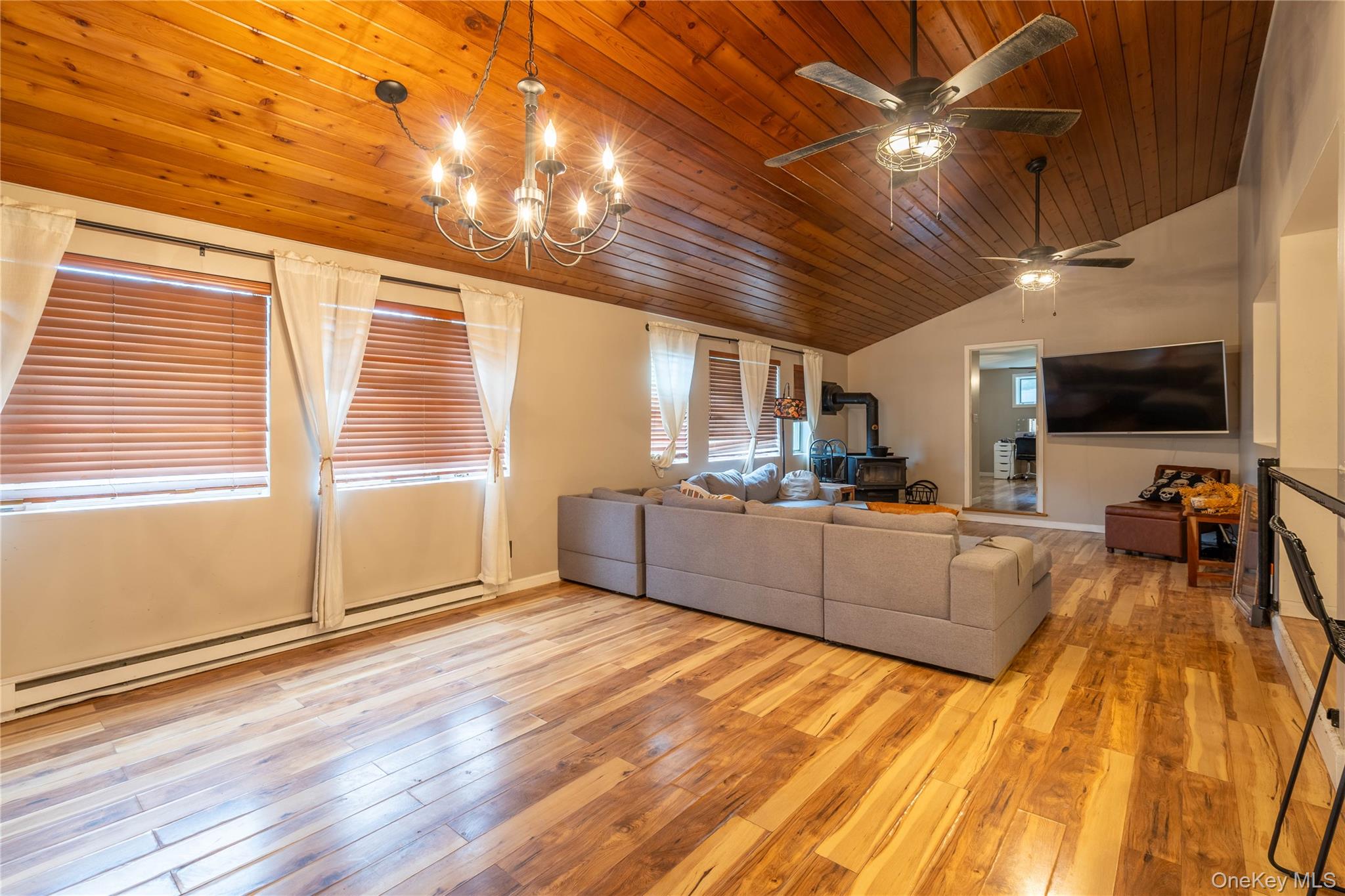 8 Edwards Lane, Marlboro, NY 12547