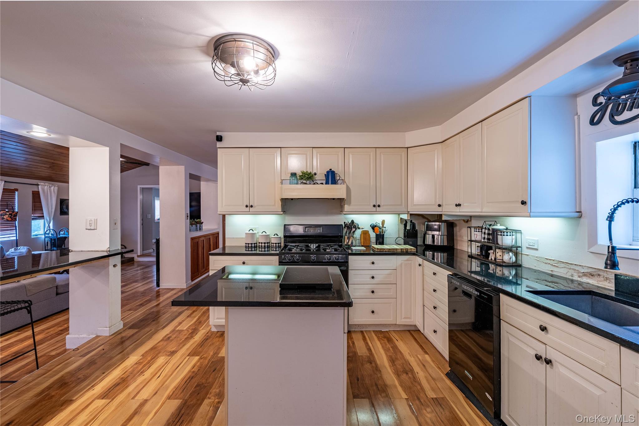 8 Edwards Lane, Marlboro, NY 12547