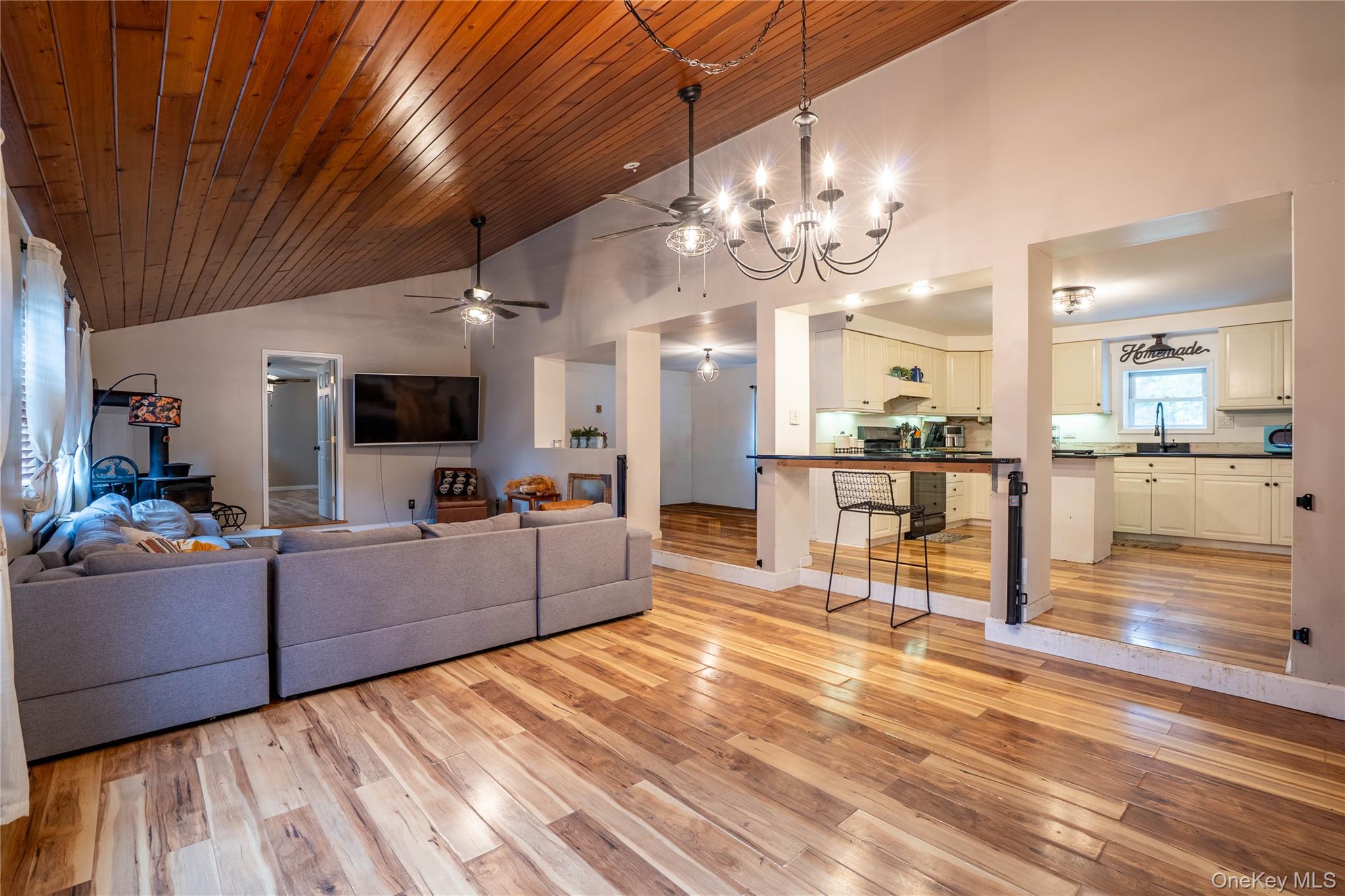 8 Edwards Lane, Marlboro, NY 12547