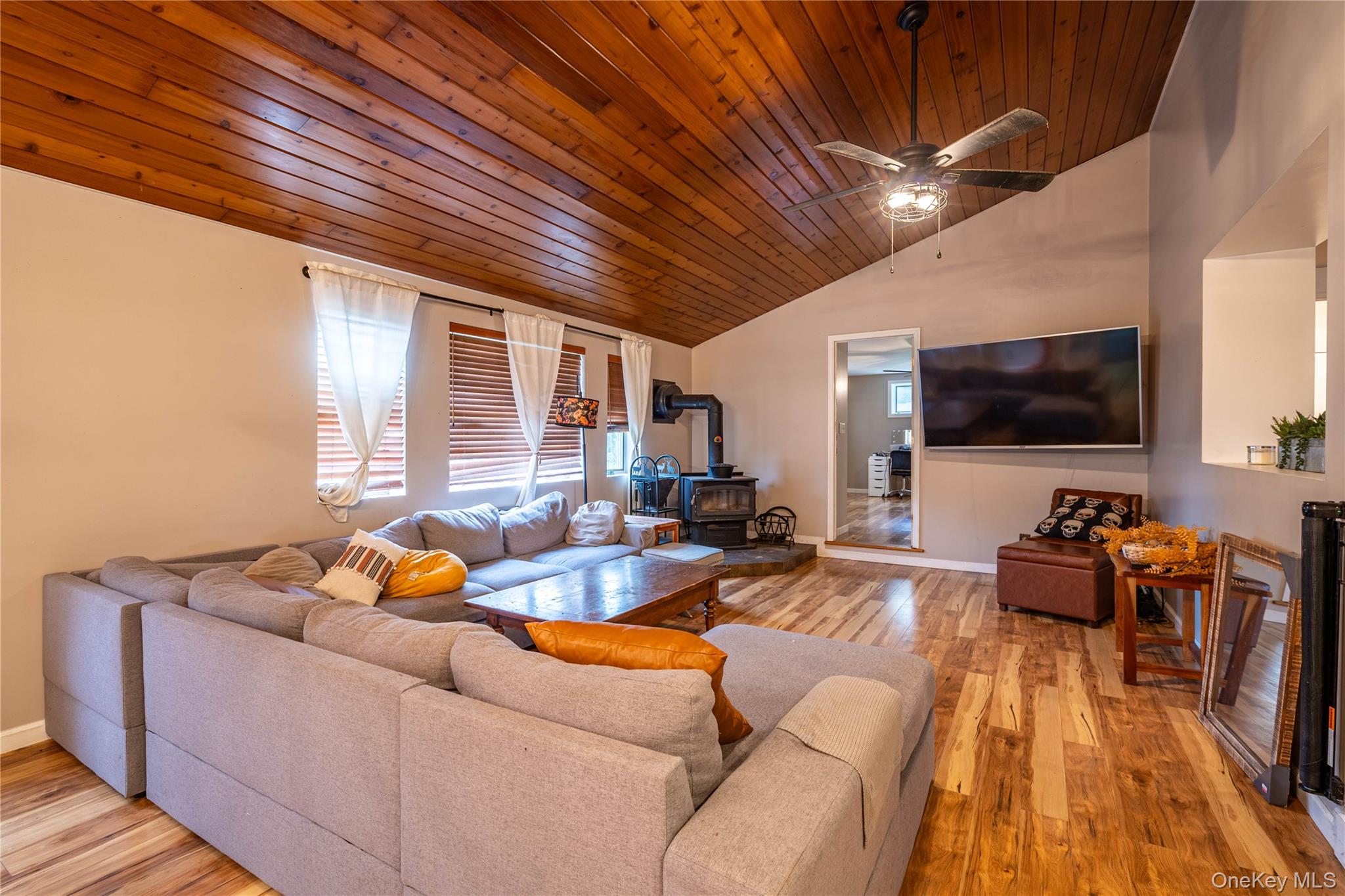 8 Edwards Lane, Marlboro, NY 12547