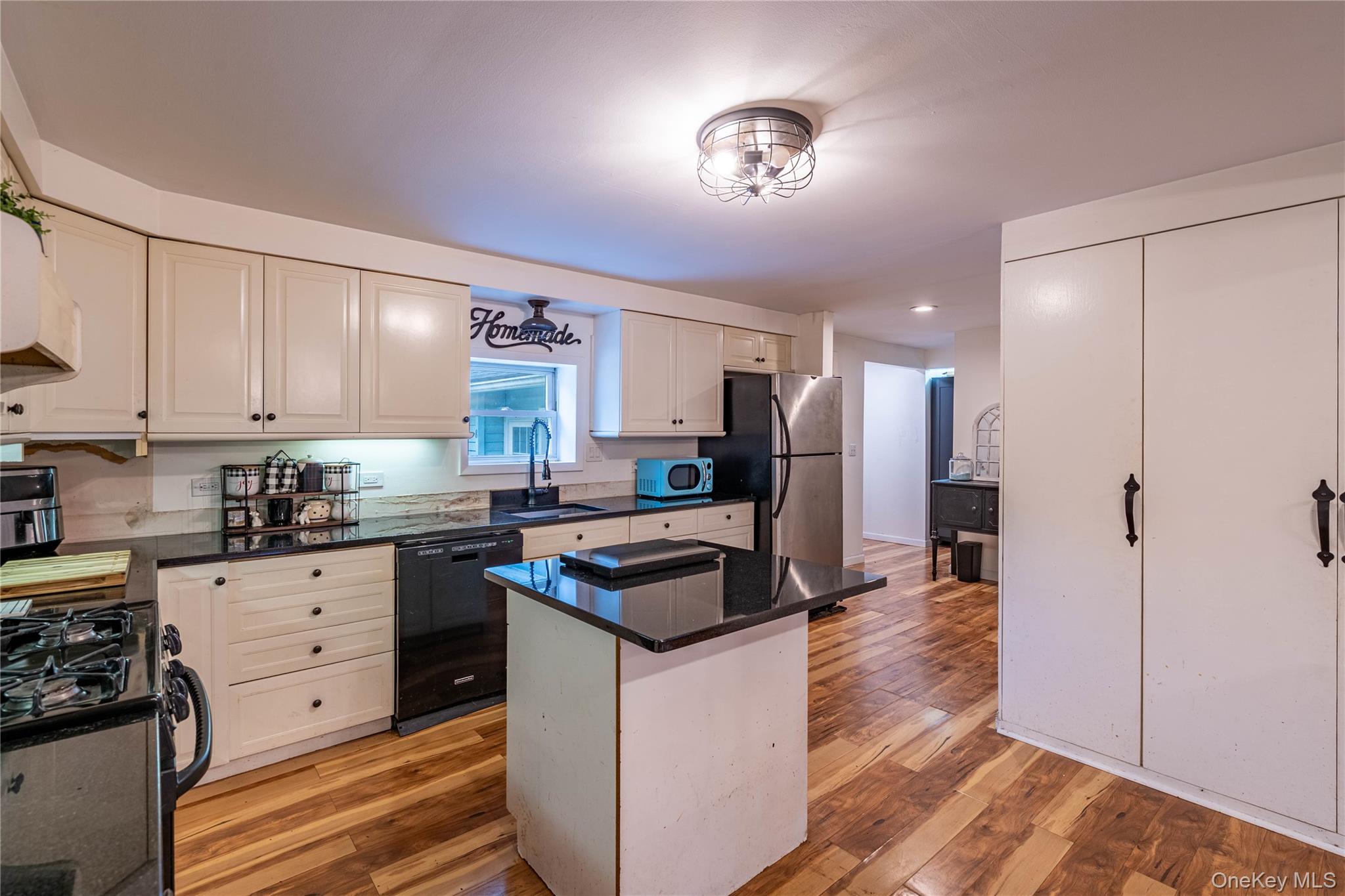 8 Edwards Lane, Marlboro, NY 12547