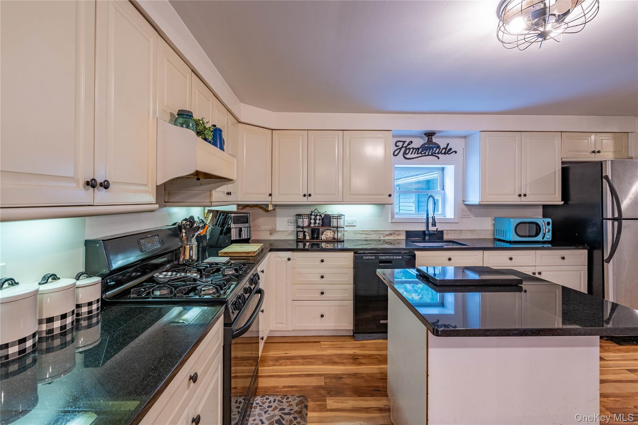 8 Edwards Lane, Marlboro, NY 12547