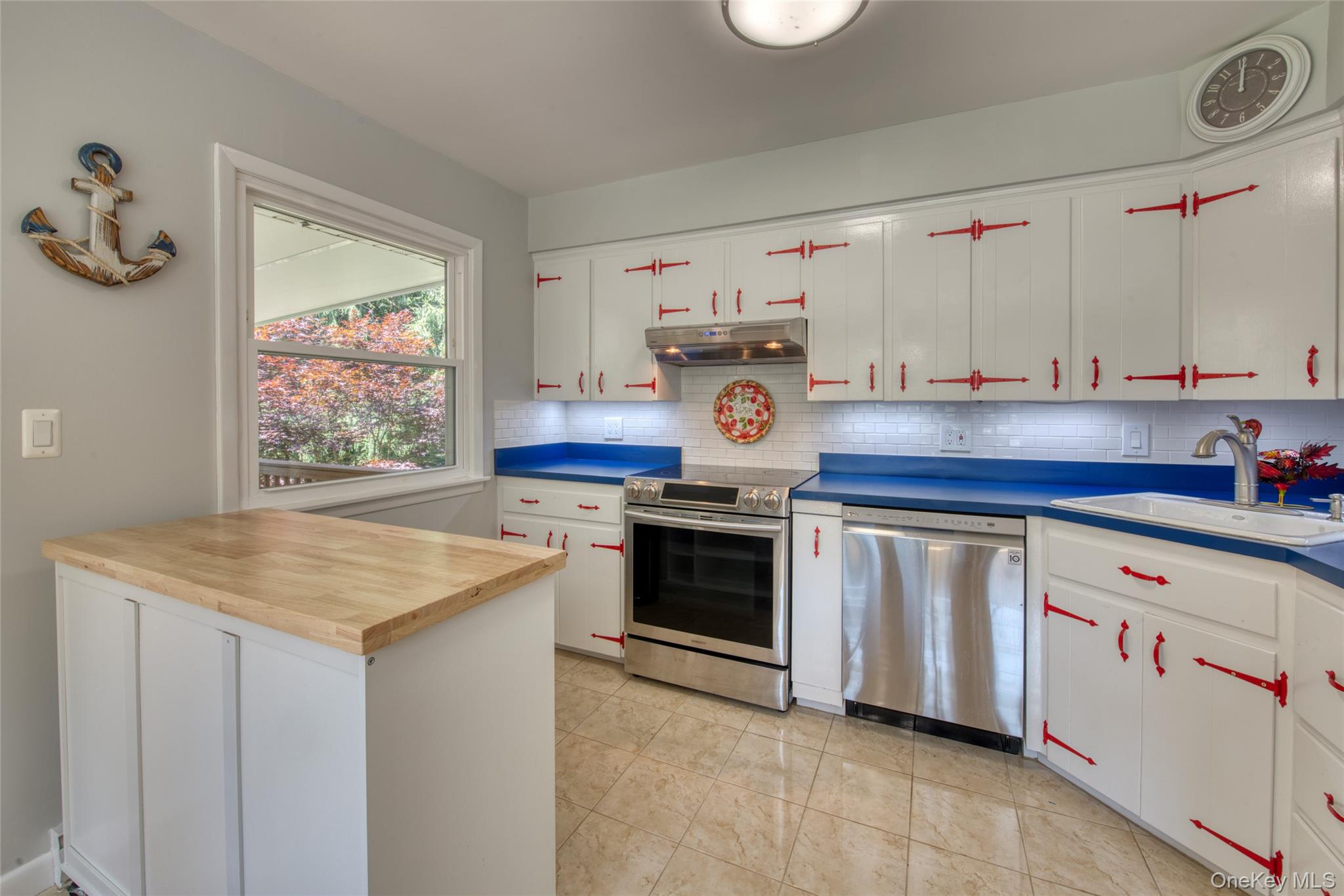 685 Greenway W, Orient, NY 11957