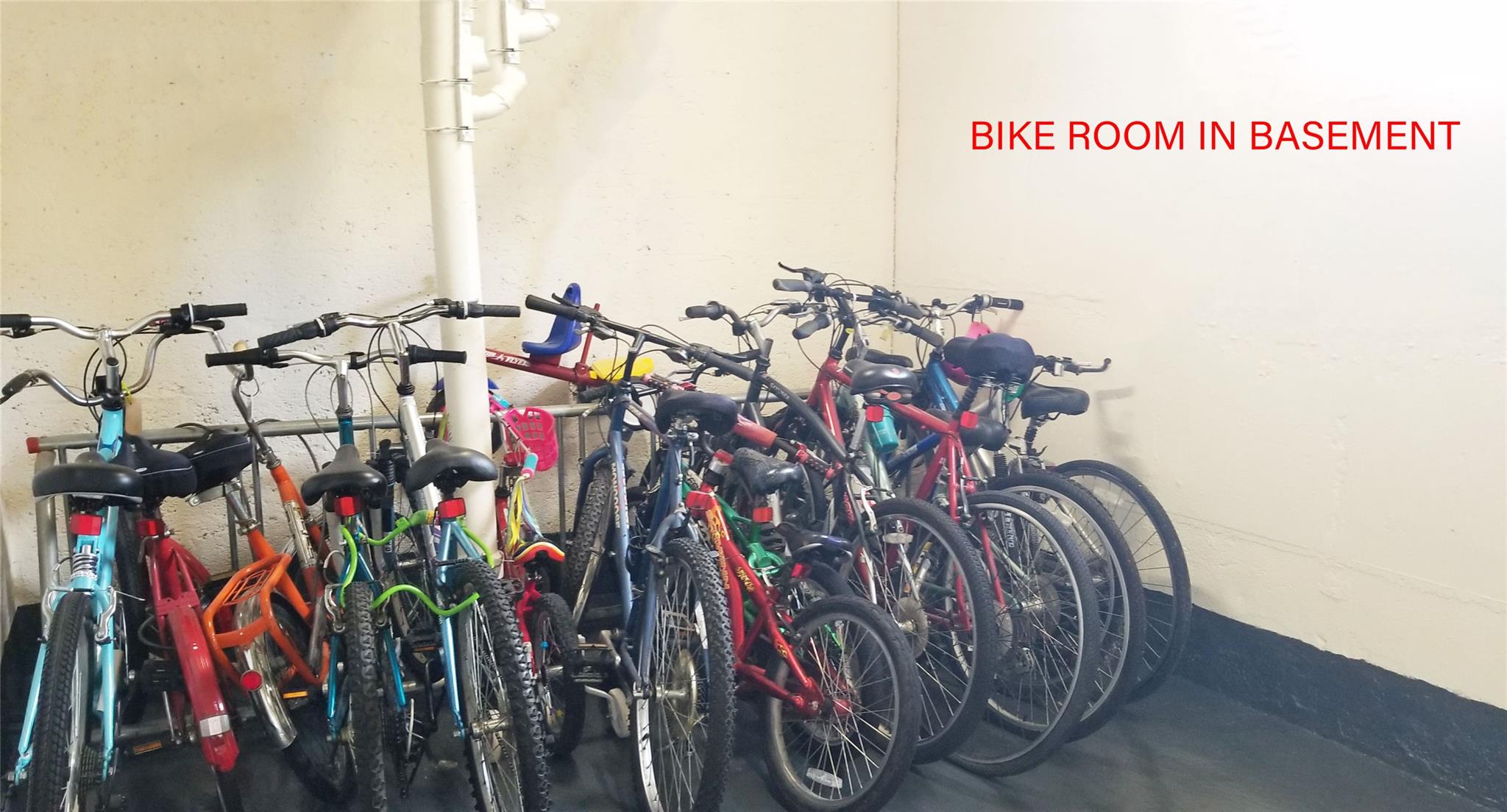 4 W west mill drive, Great Neck, NY 11021