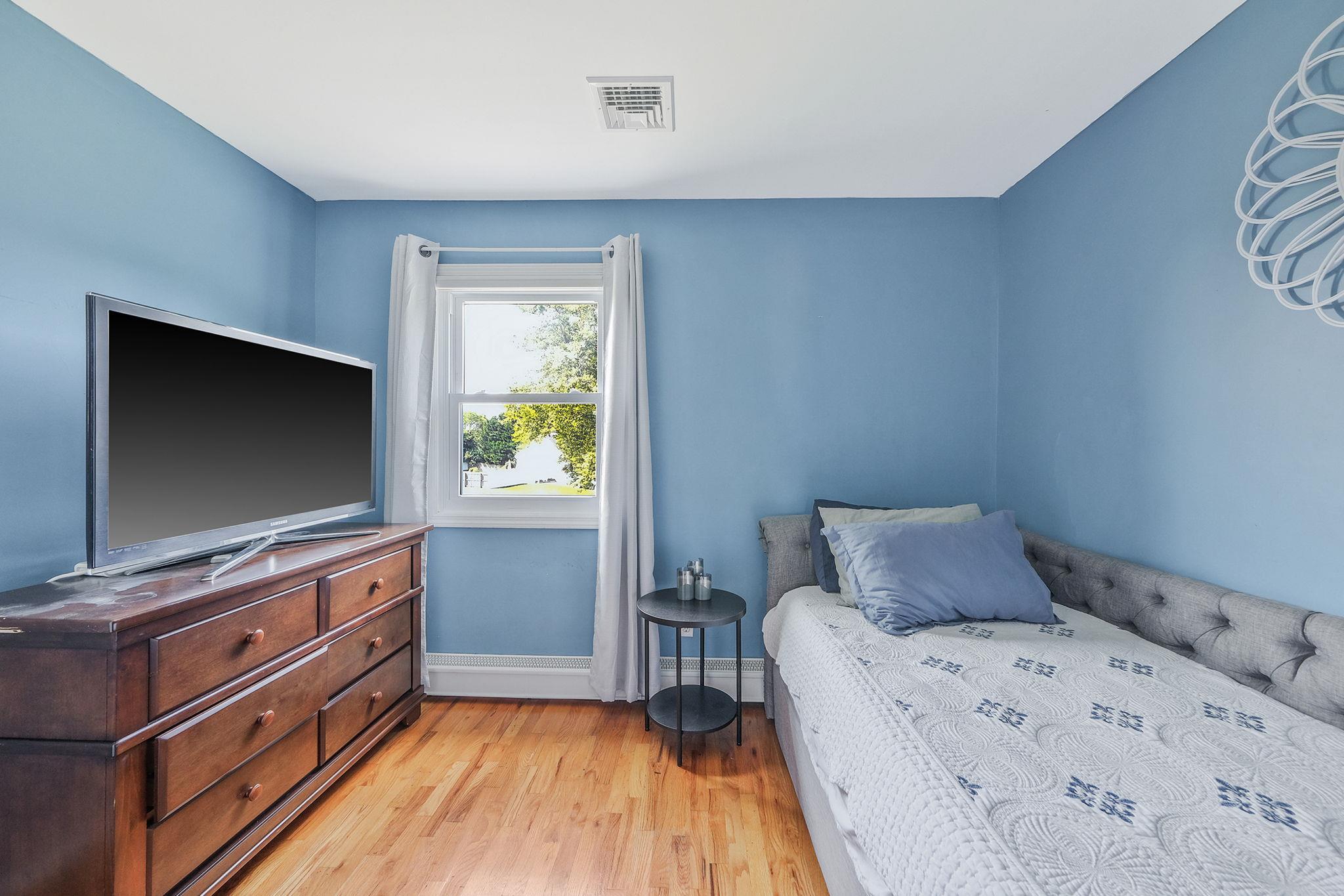 24 Pleasant Court, Baiting Hollow, NY 11933