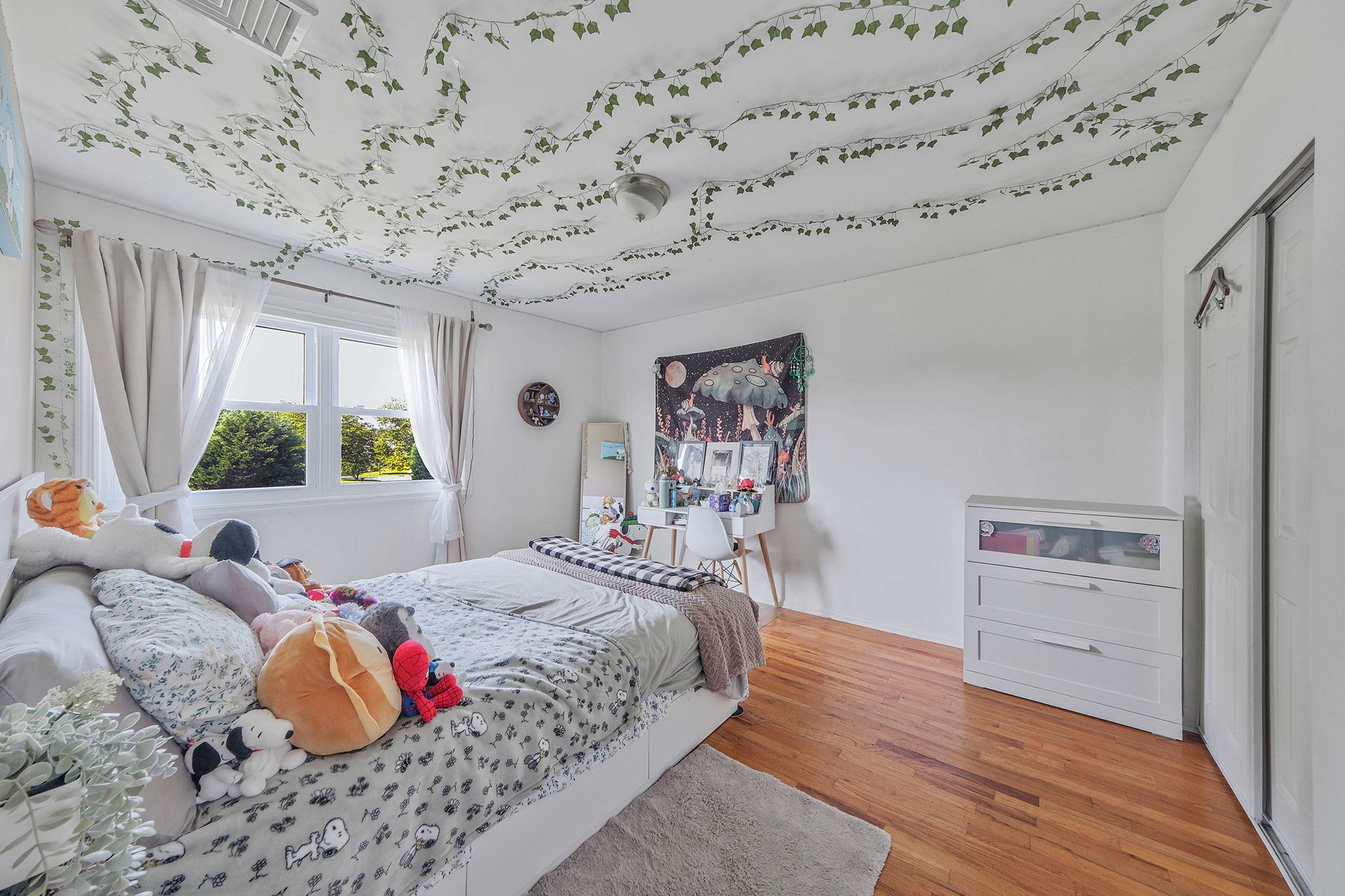 24 Pleasant Court, Baiting Hollow, NY 11933