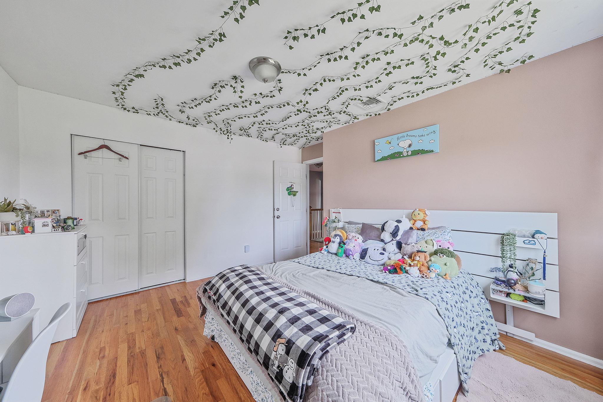 24 Pleasant Court, Baiting Hollow, NY 11933